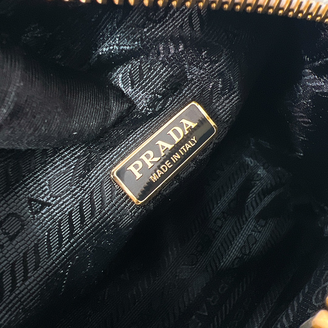 2025 Oil-Wax Leather Dangel Bag 1BB137-white