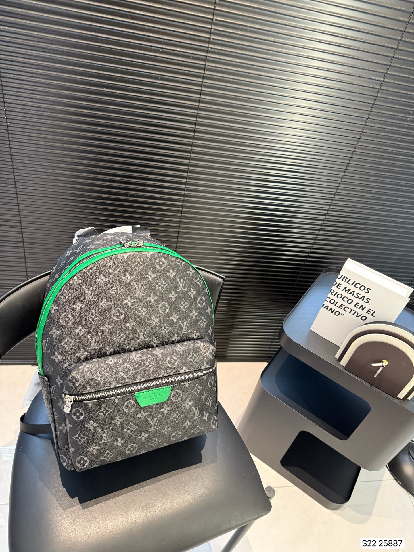 LV M25887 Discovery Backpack PM