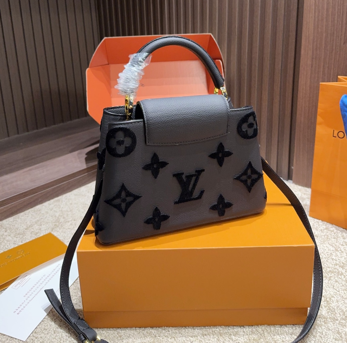 Louis Vuitton Capucines Handbag – Black