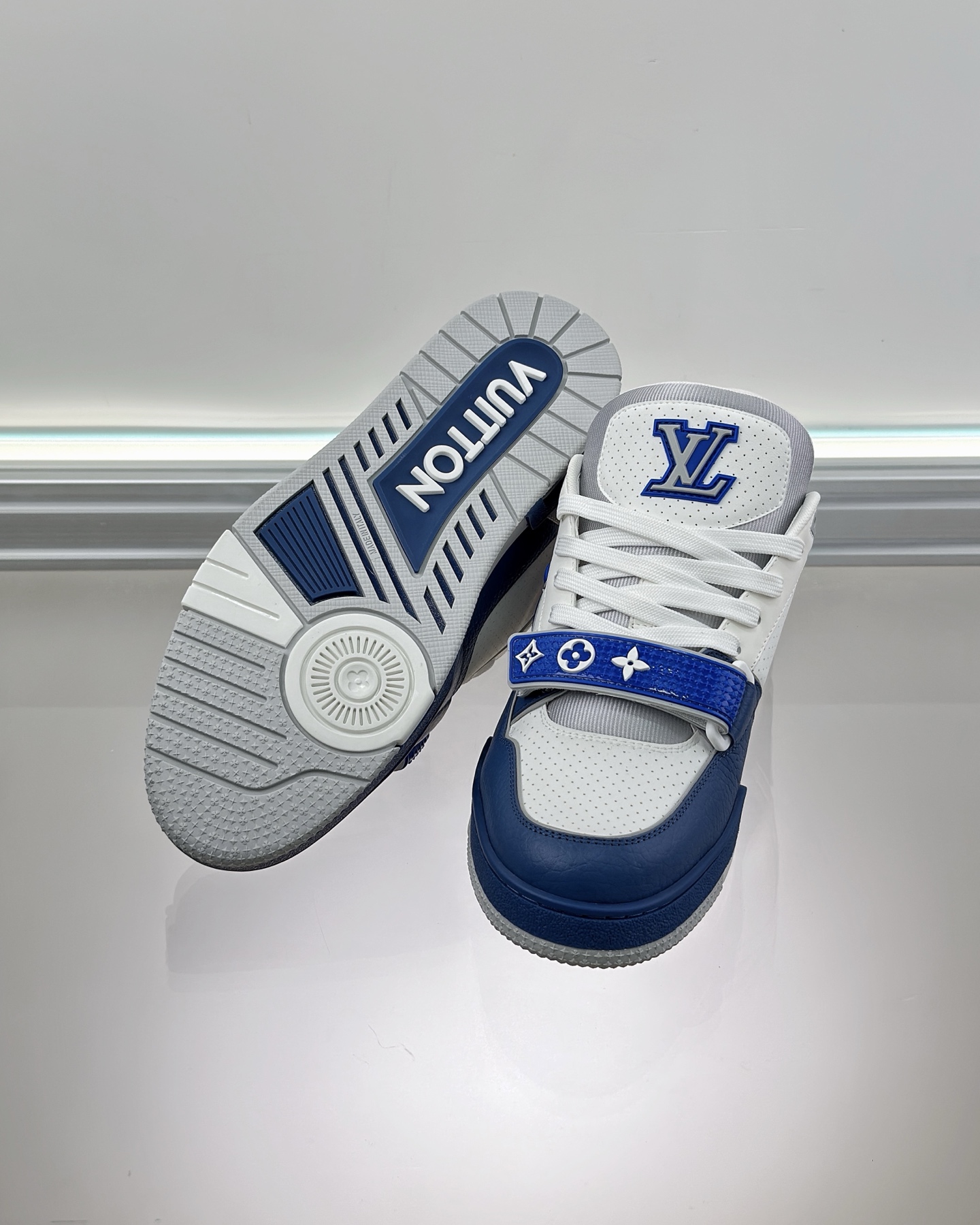 LOUIS VUITTON 1AHTBR LV Trainer Sneaker
