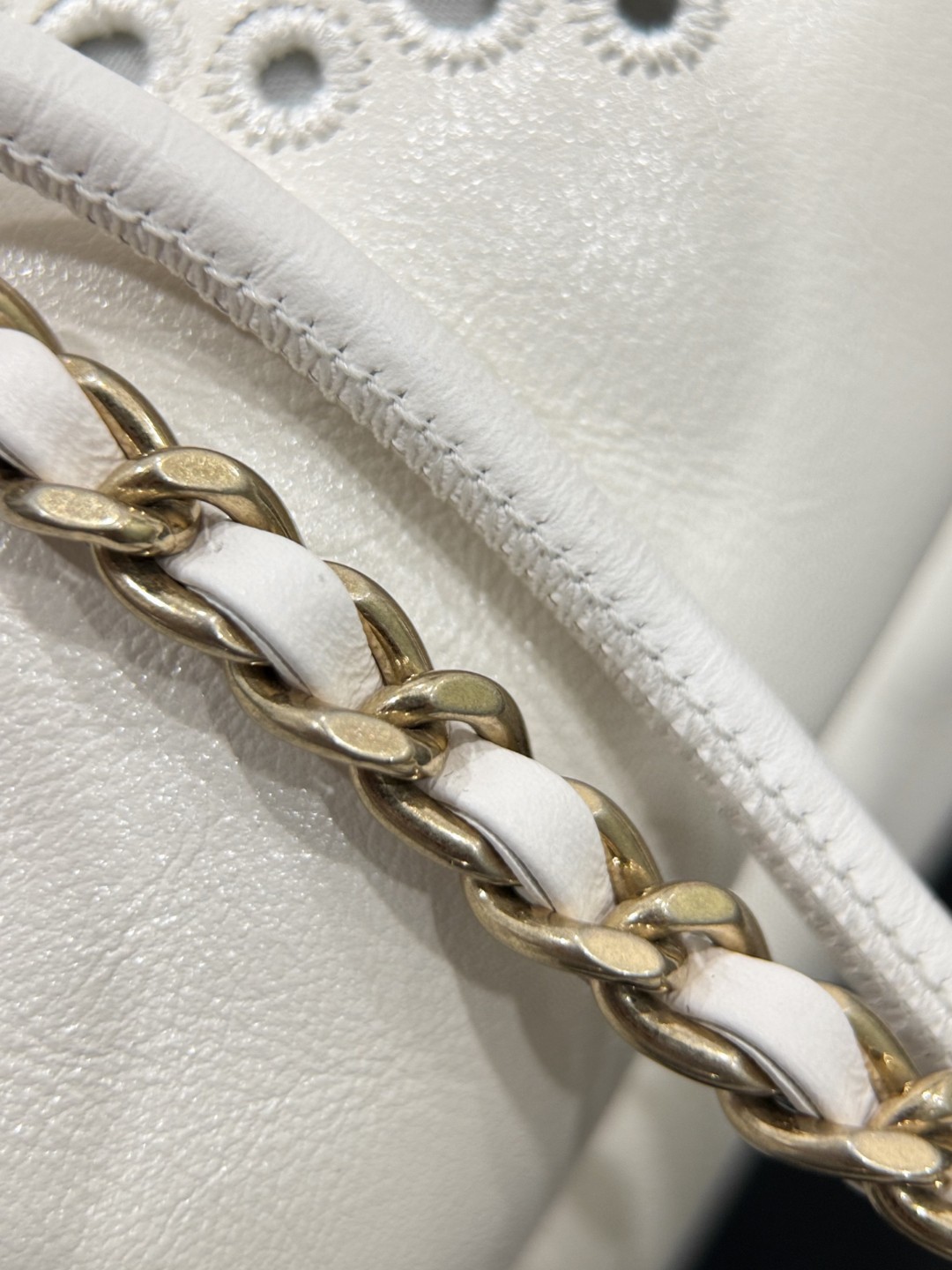 Chanel 25P White Mini Coco Handle