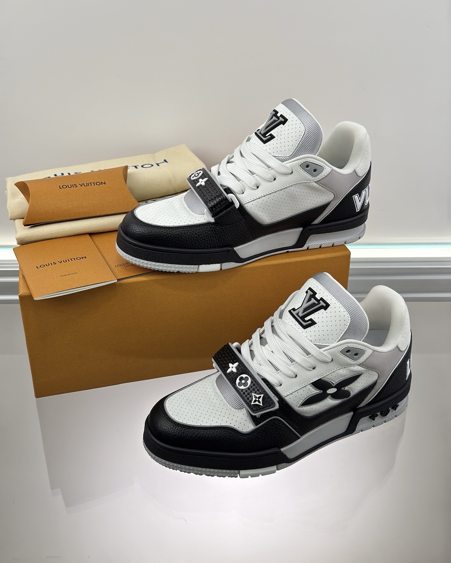 LOUIS VUITTON 1AHTDF LV Trainer Sneaker