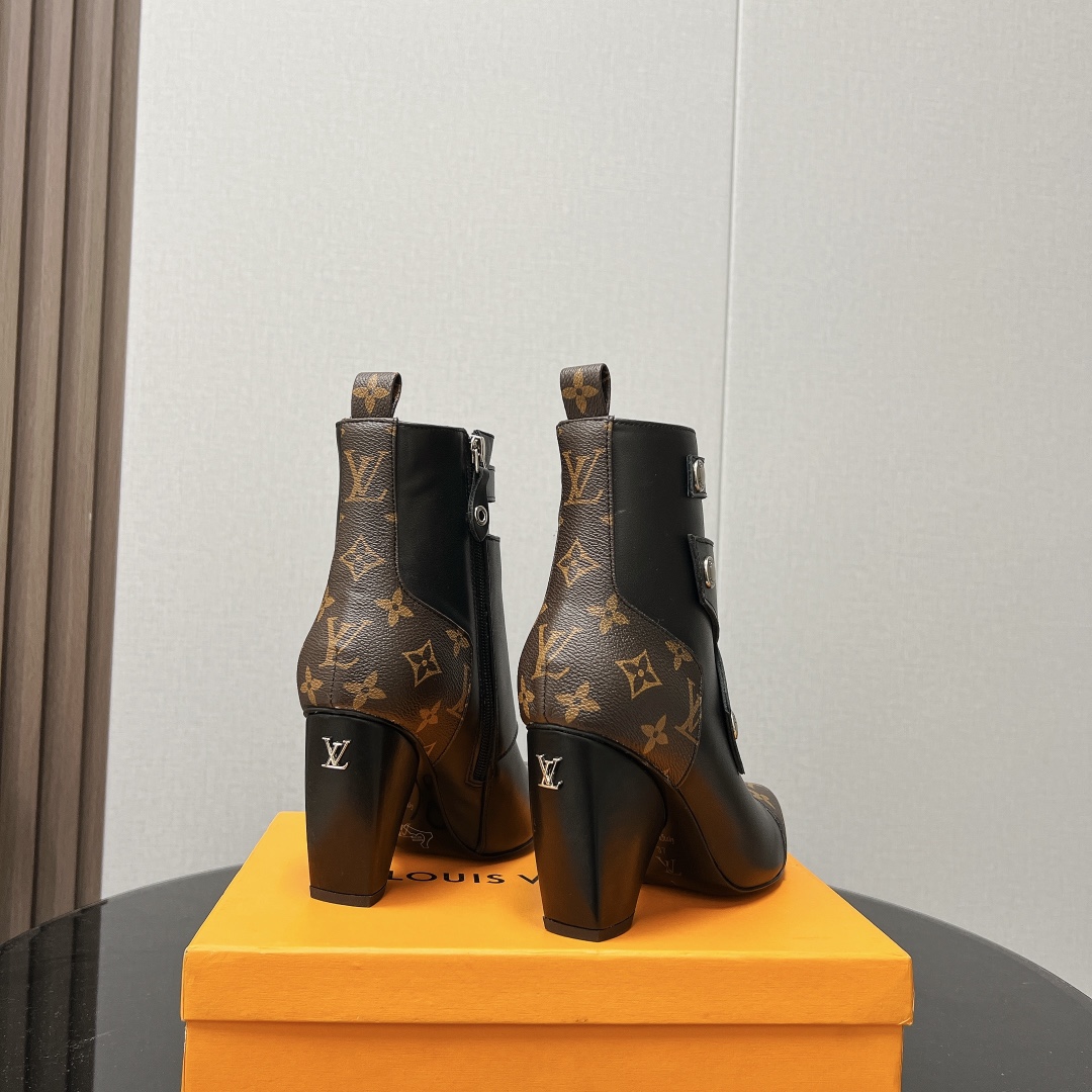 LV- pointy ankle boots with chunky heels-brown