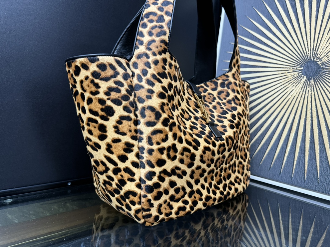 le 5 à 7 bea in pony hair leather