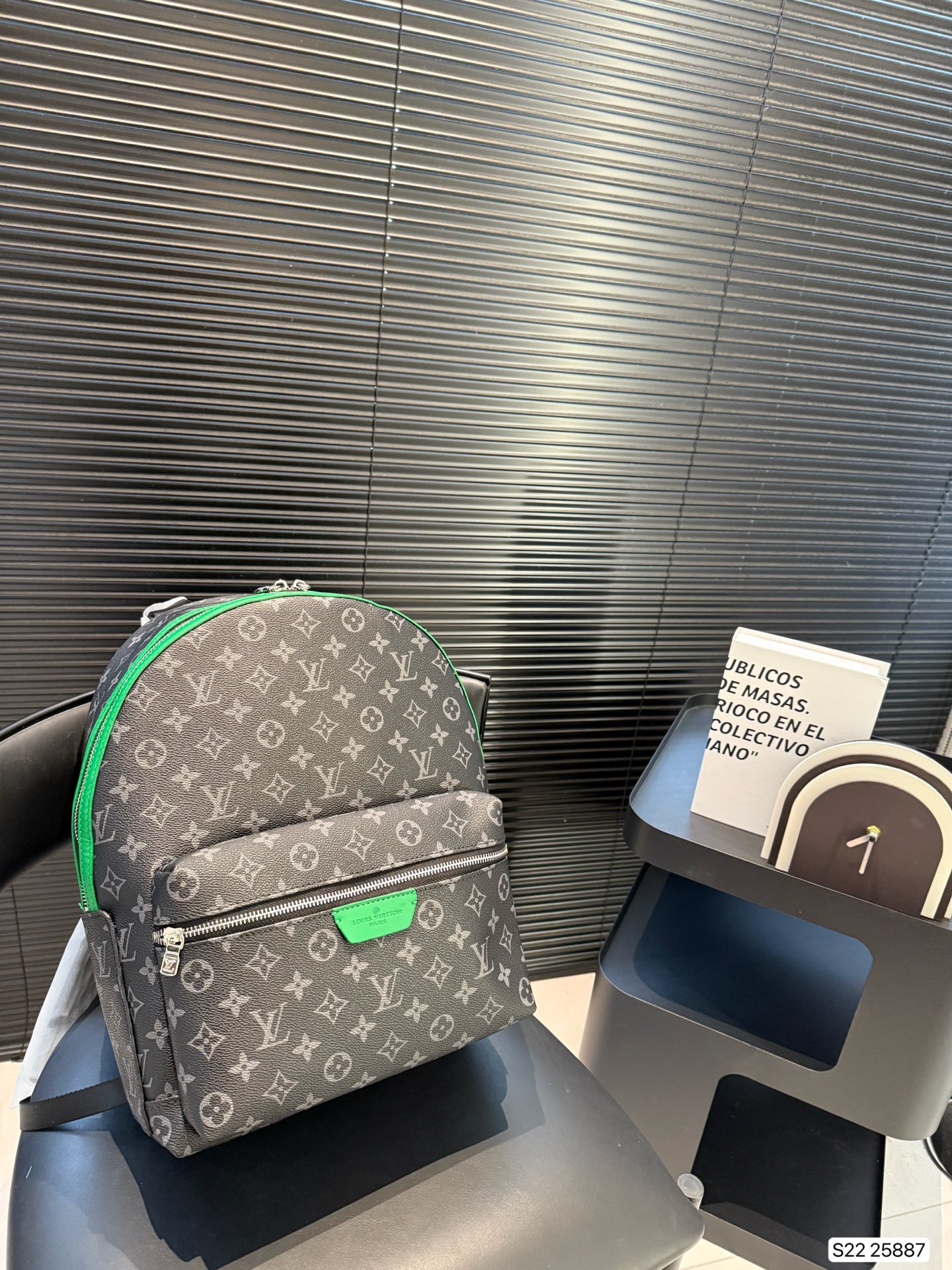 LV M25887 Discovery Backpack PM