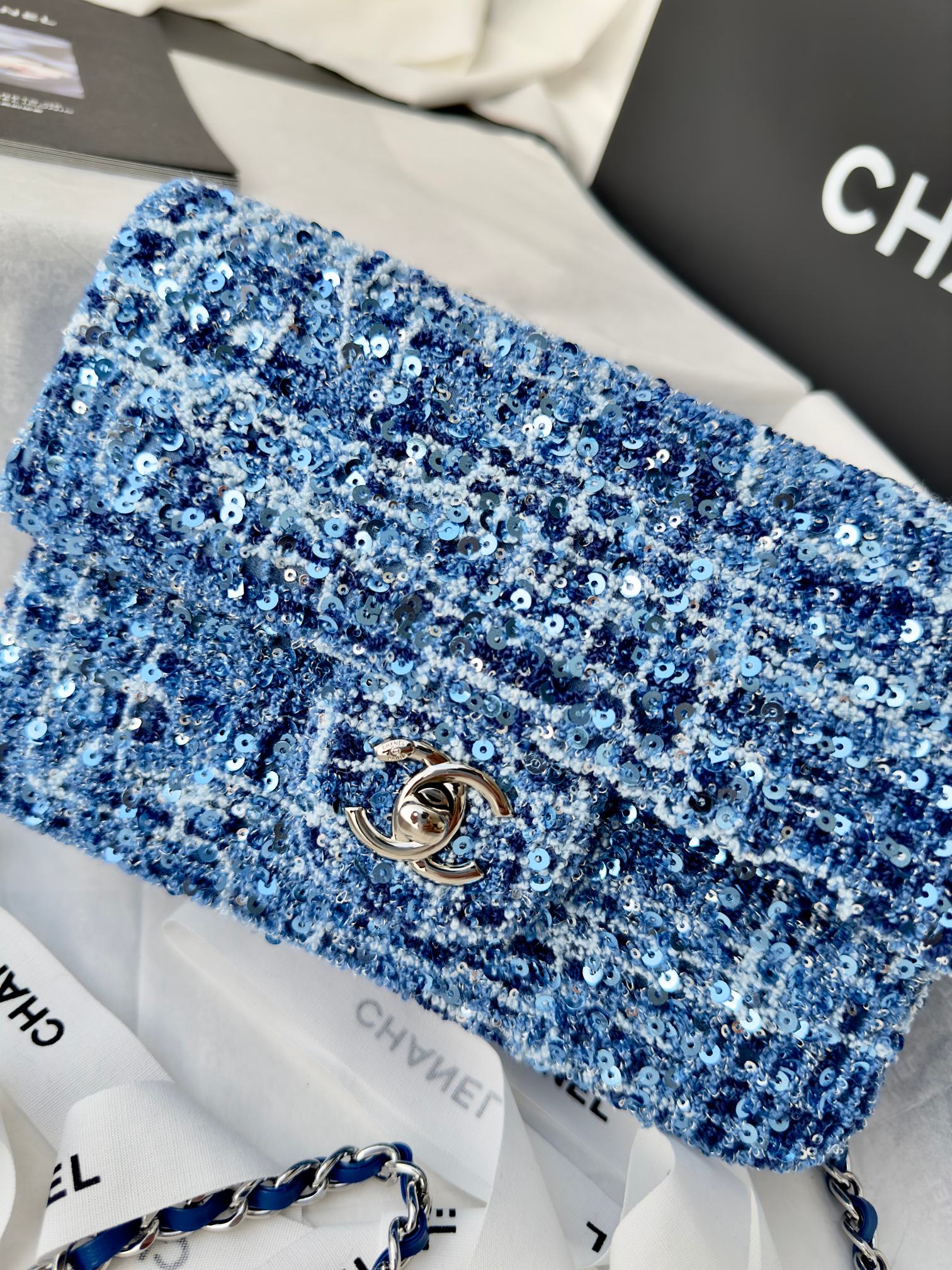 Sequin chain bag-blue