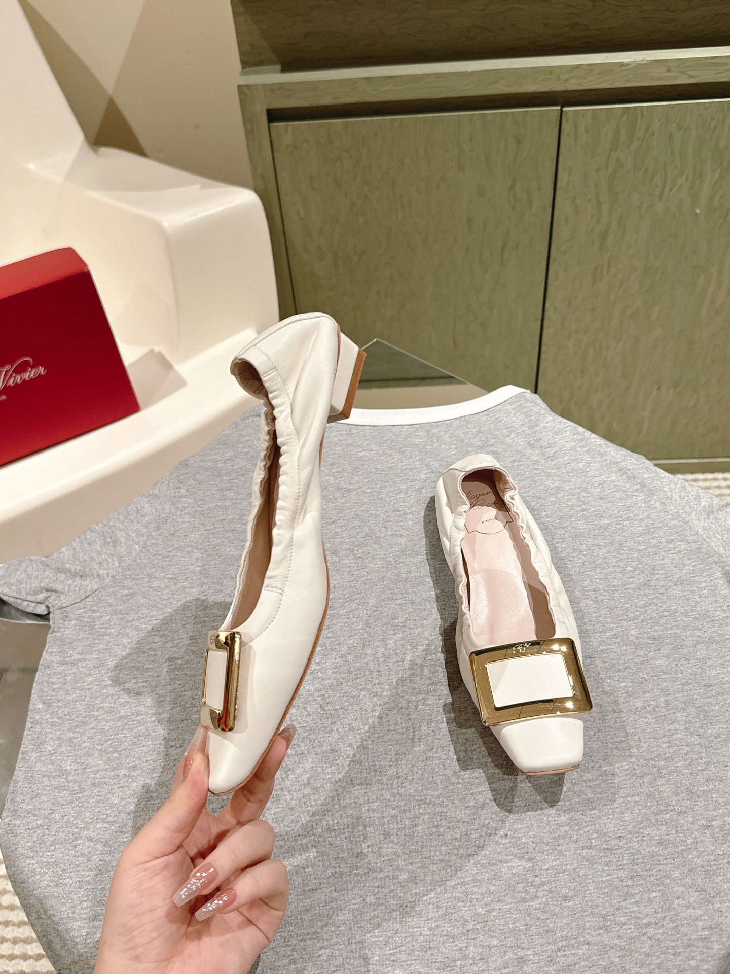 2024roger vivier new arrival-white