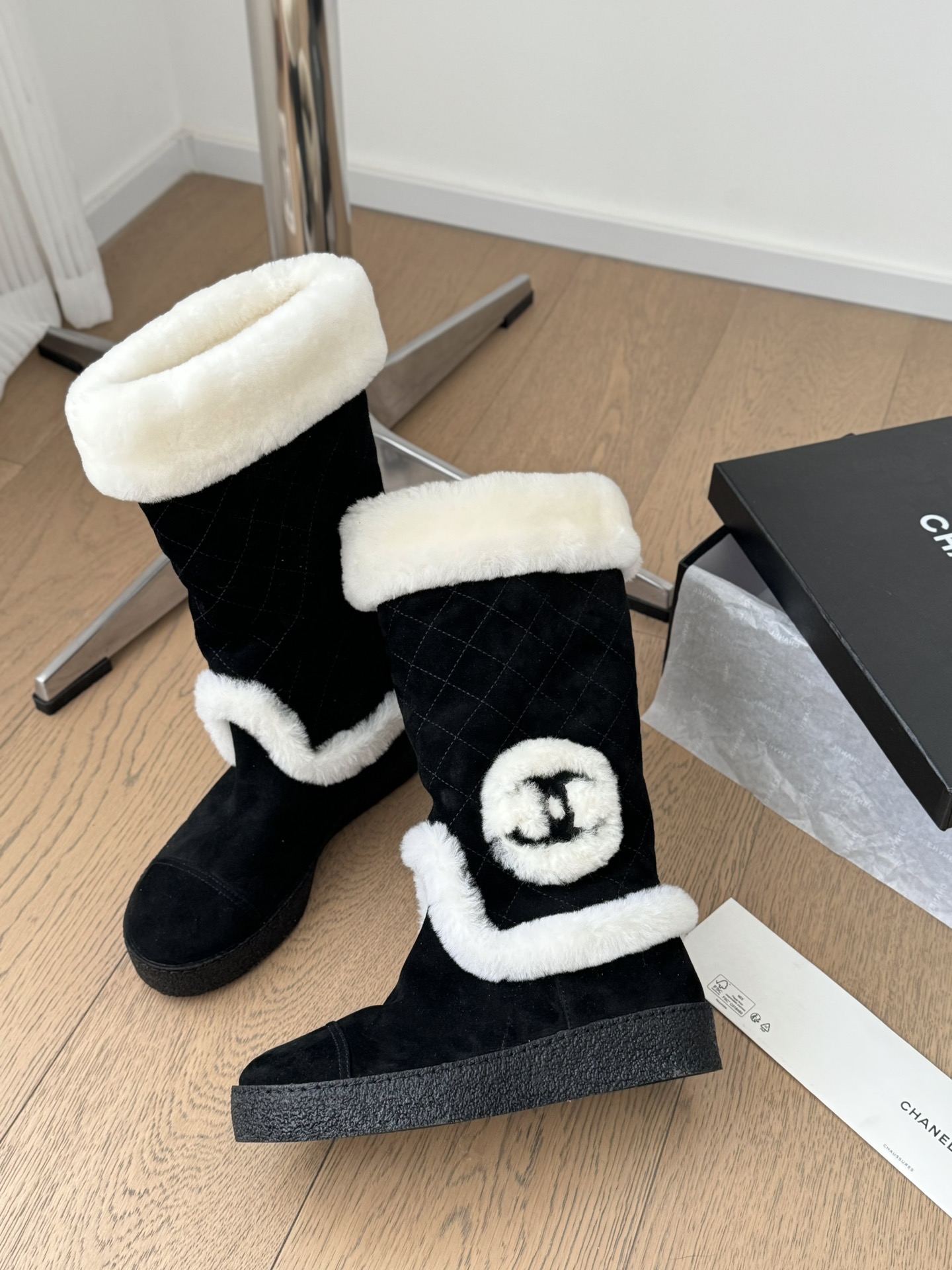 𝐜𝐡𝐚𝐧𝐞𝐥 24K new snow boots-black