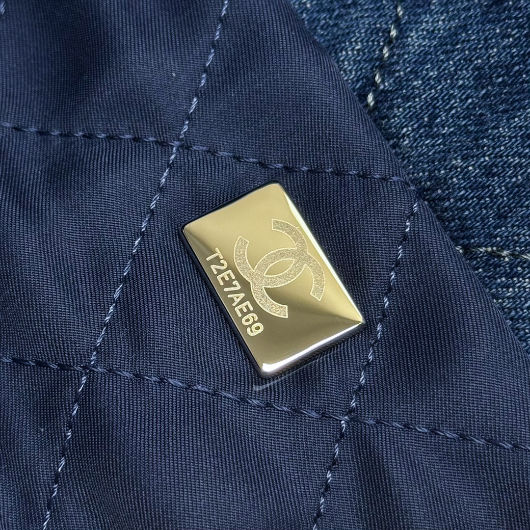 Chanel-denim 22 bag
