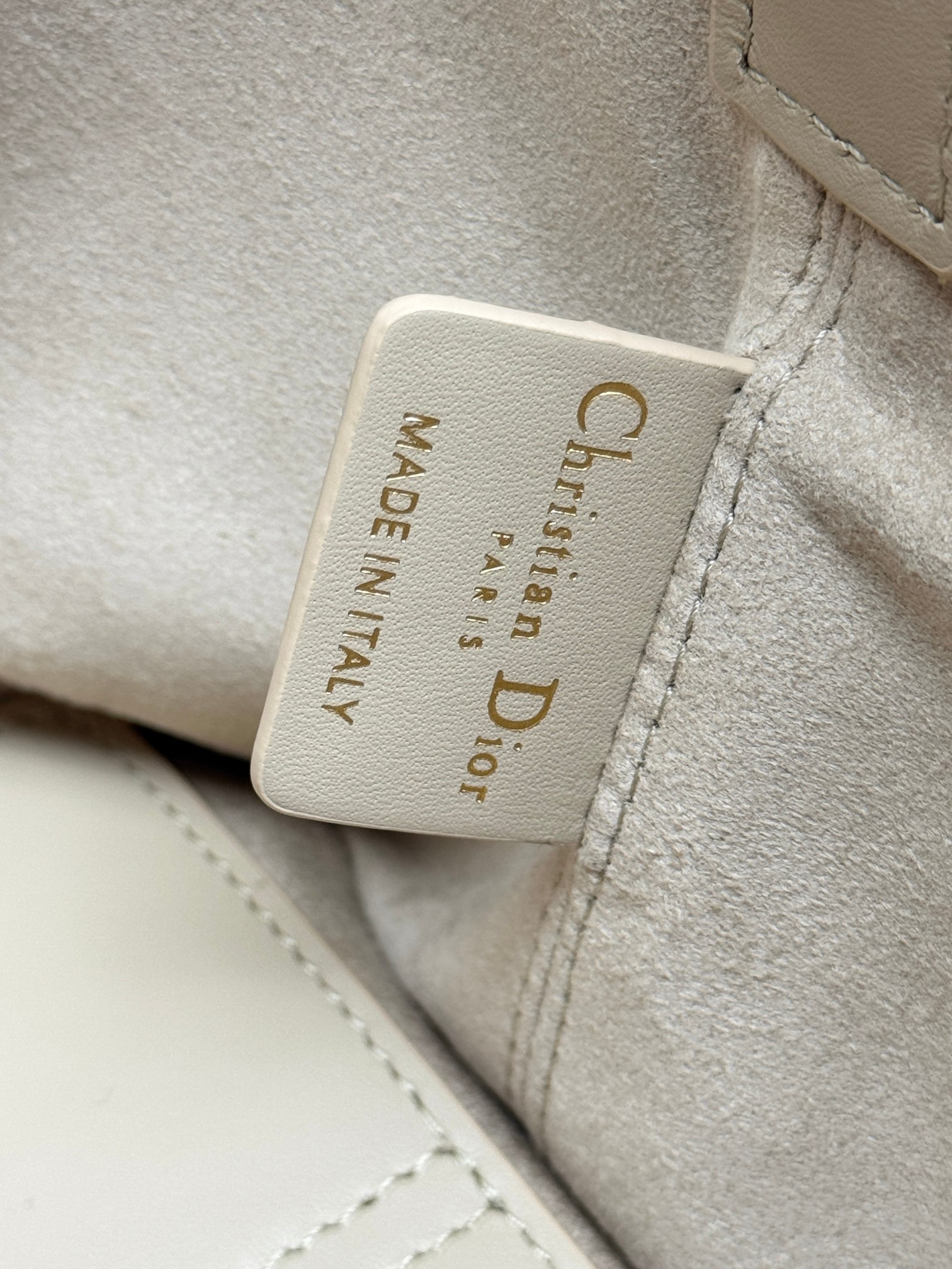 𝐃𝐢𝐨𝐫-𝐓𝐨𝐮𝐣𝐨𝐮𝐫𝐬