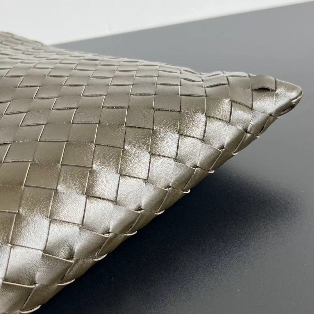 Bv New Large HOP Leather Bag (Model 763970)