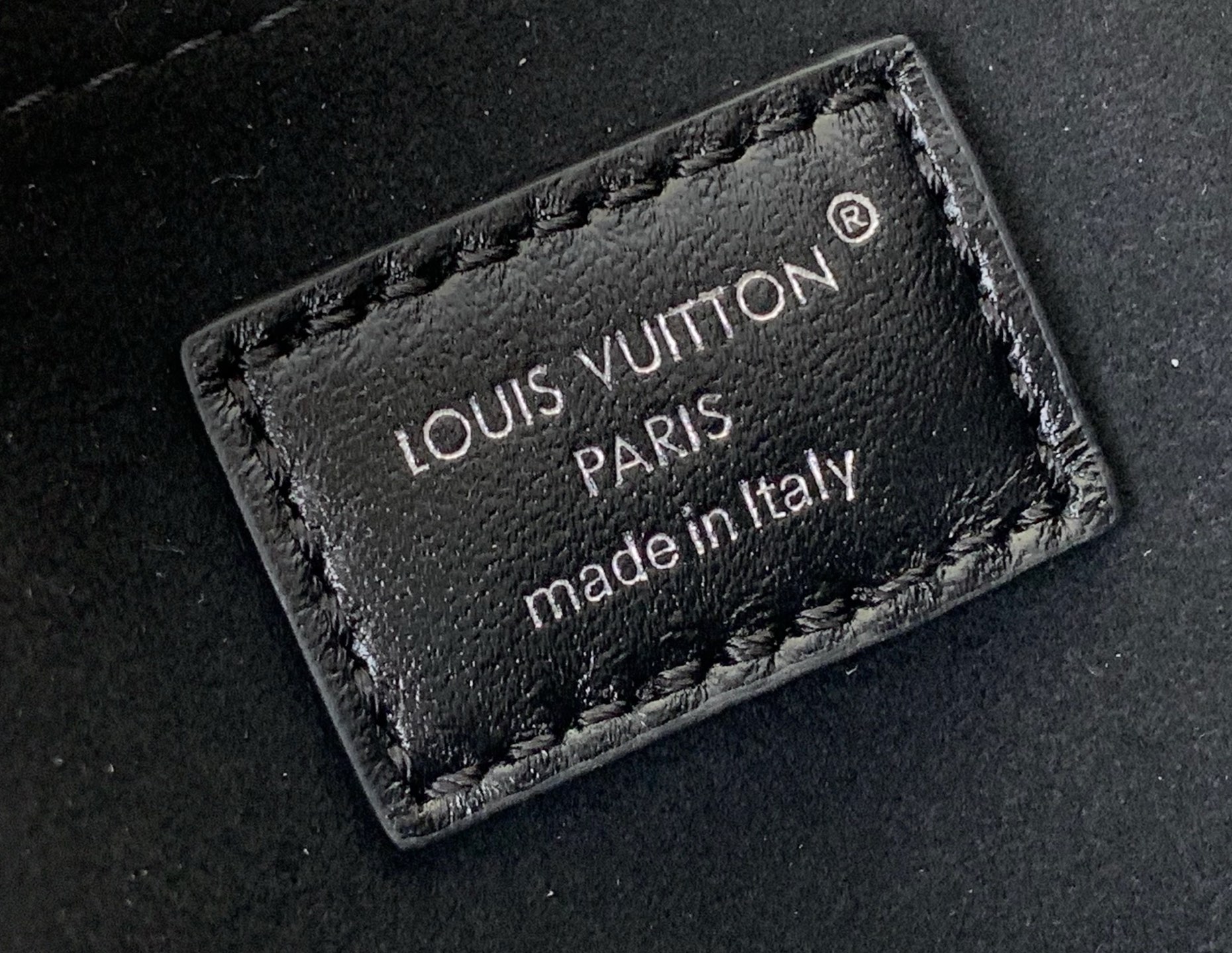 LV M25522 Off Duty Backpack Vibe