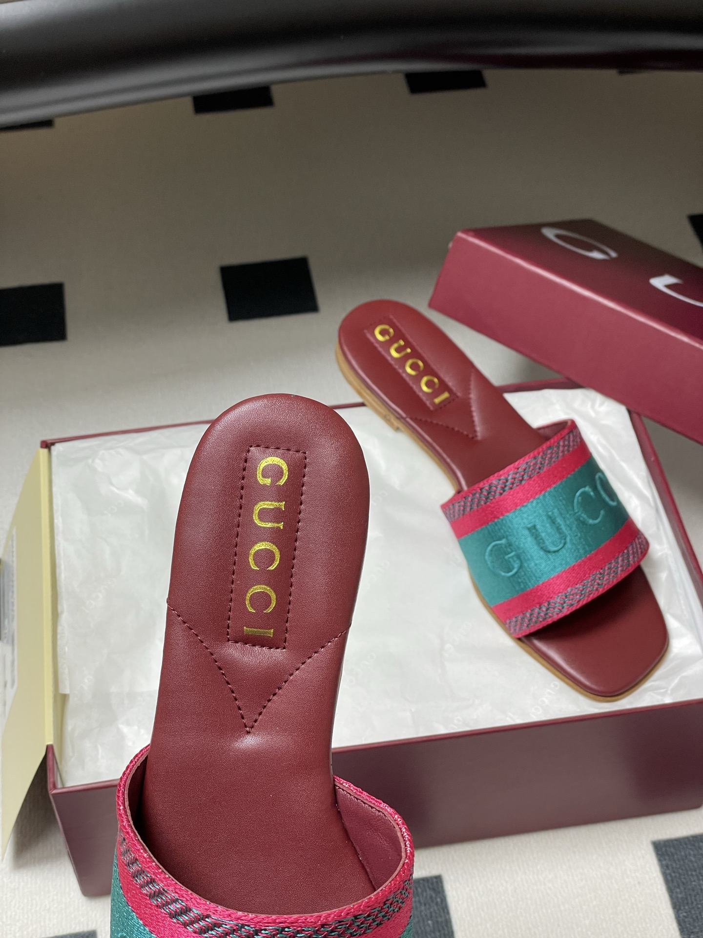 Gucci Letter Embroidered Flat Slippers