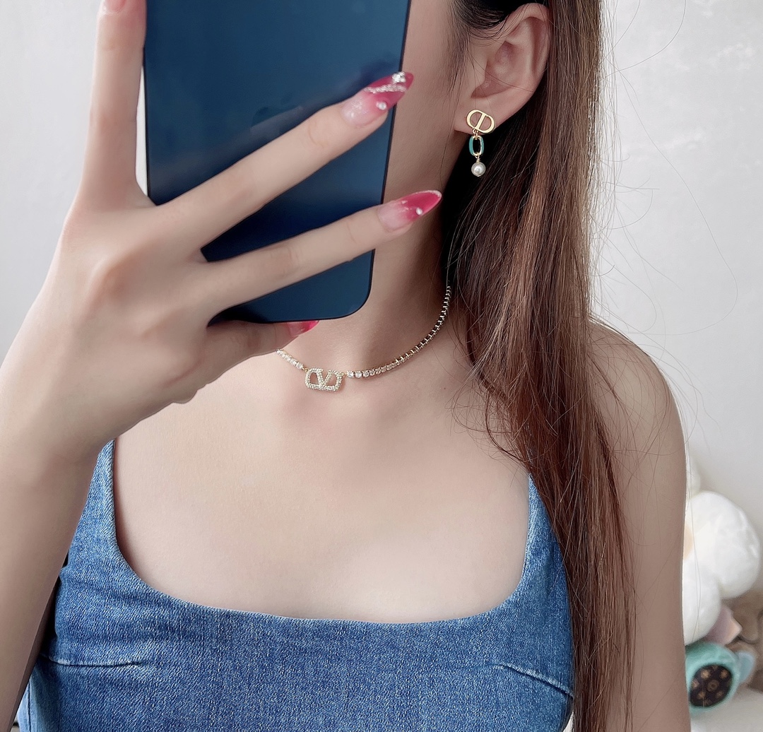 Di0r Petit CD Earrings