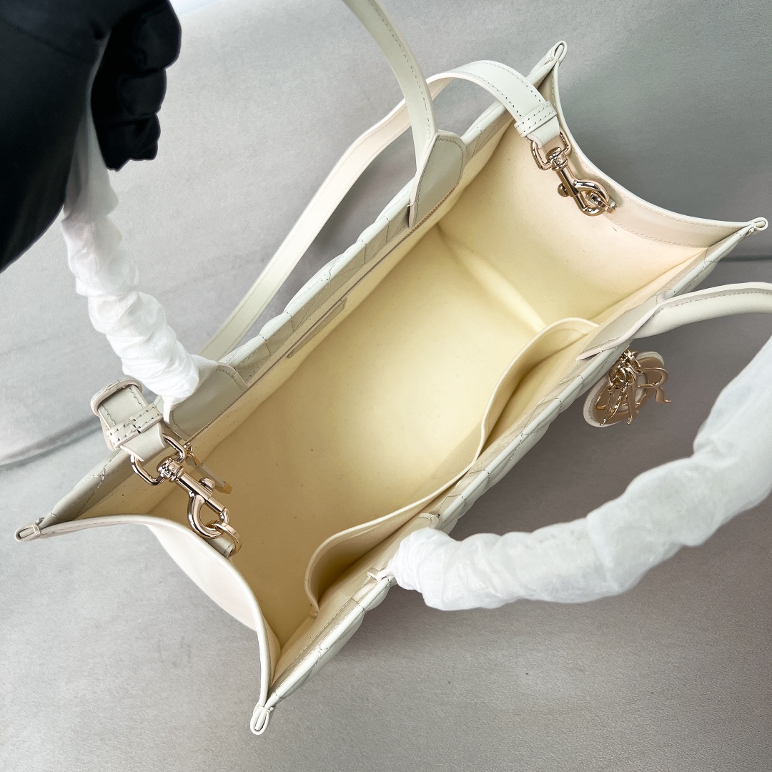 BookTote Full Leather Jumbo Woven Tote M1324