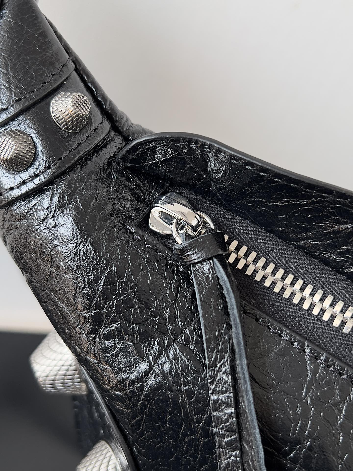 Balenciaga Le Cagole Zipped Belt Bag