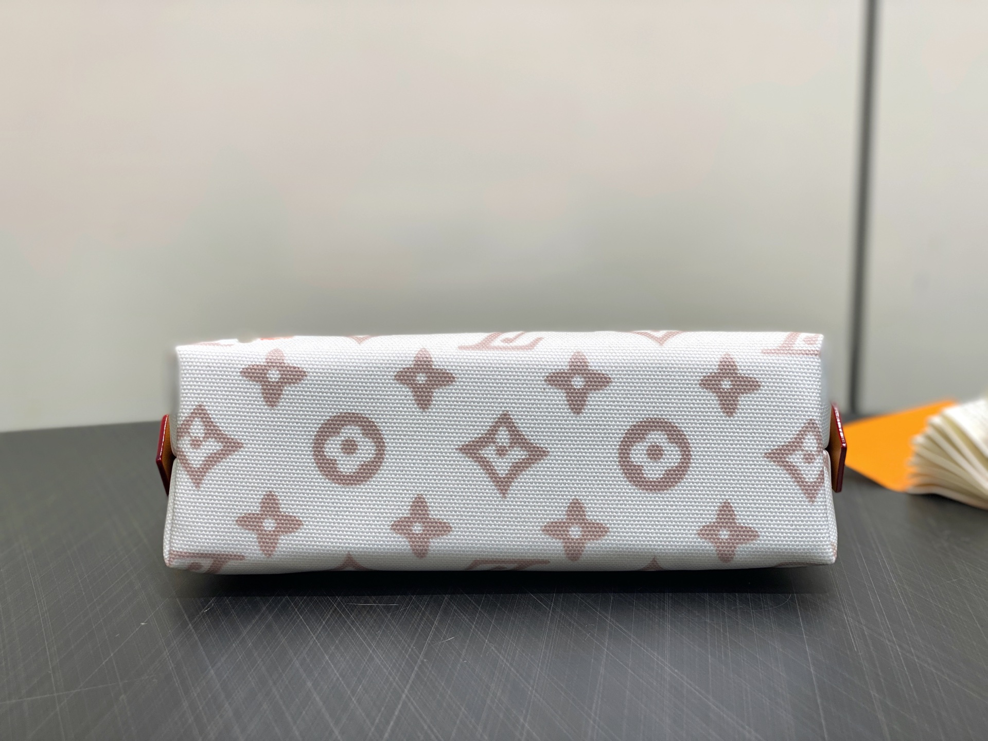 Louis Vuitton M14909 Pochette Cosmétique