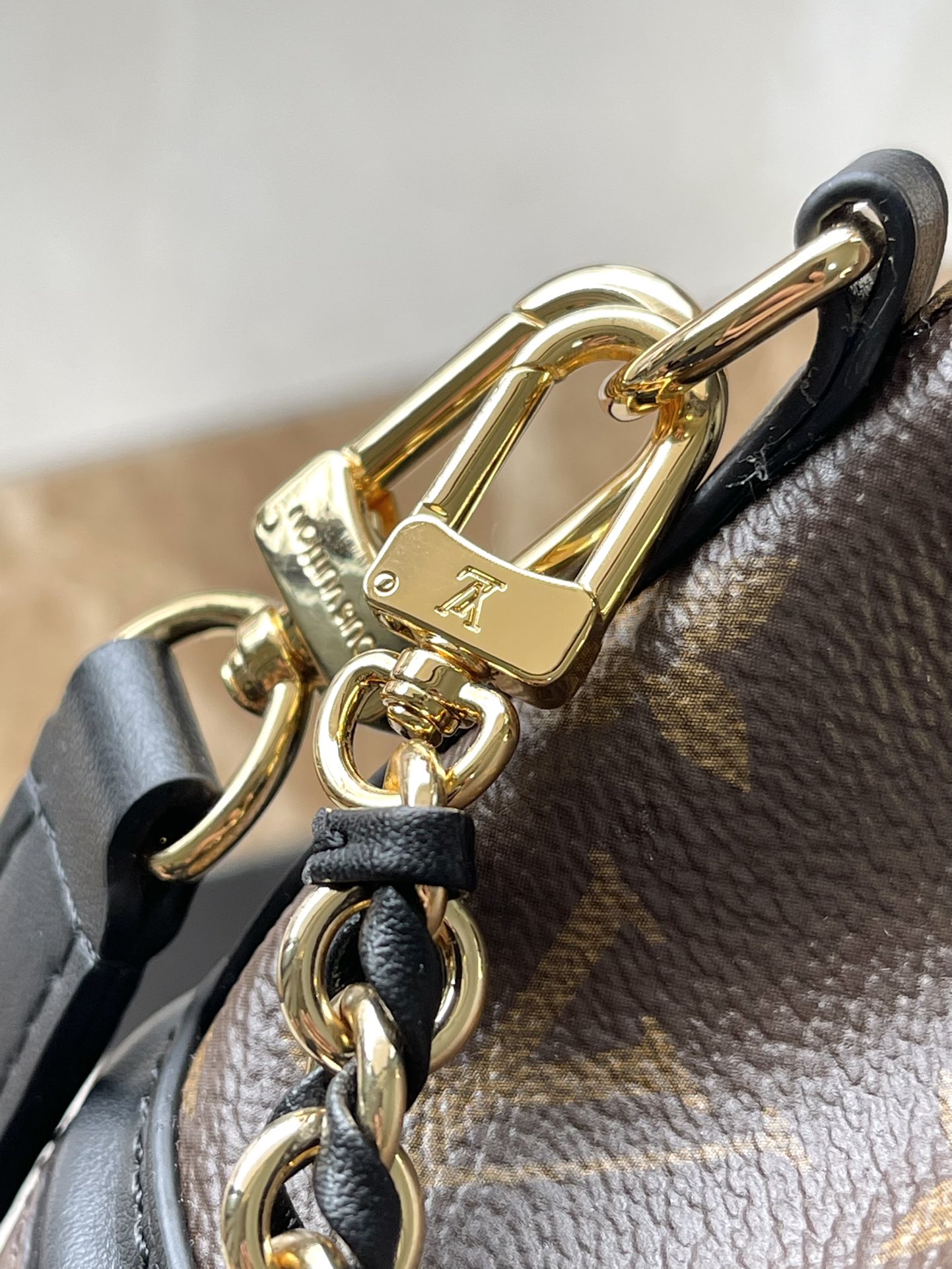 Louis Vuitton Canoé M83480 Monogram