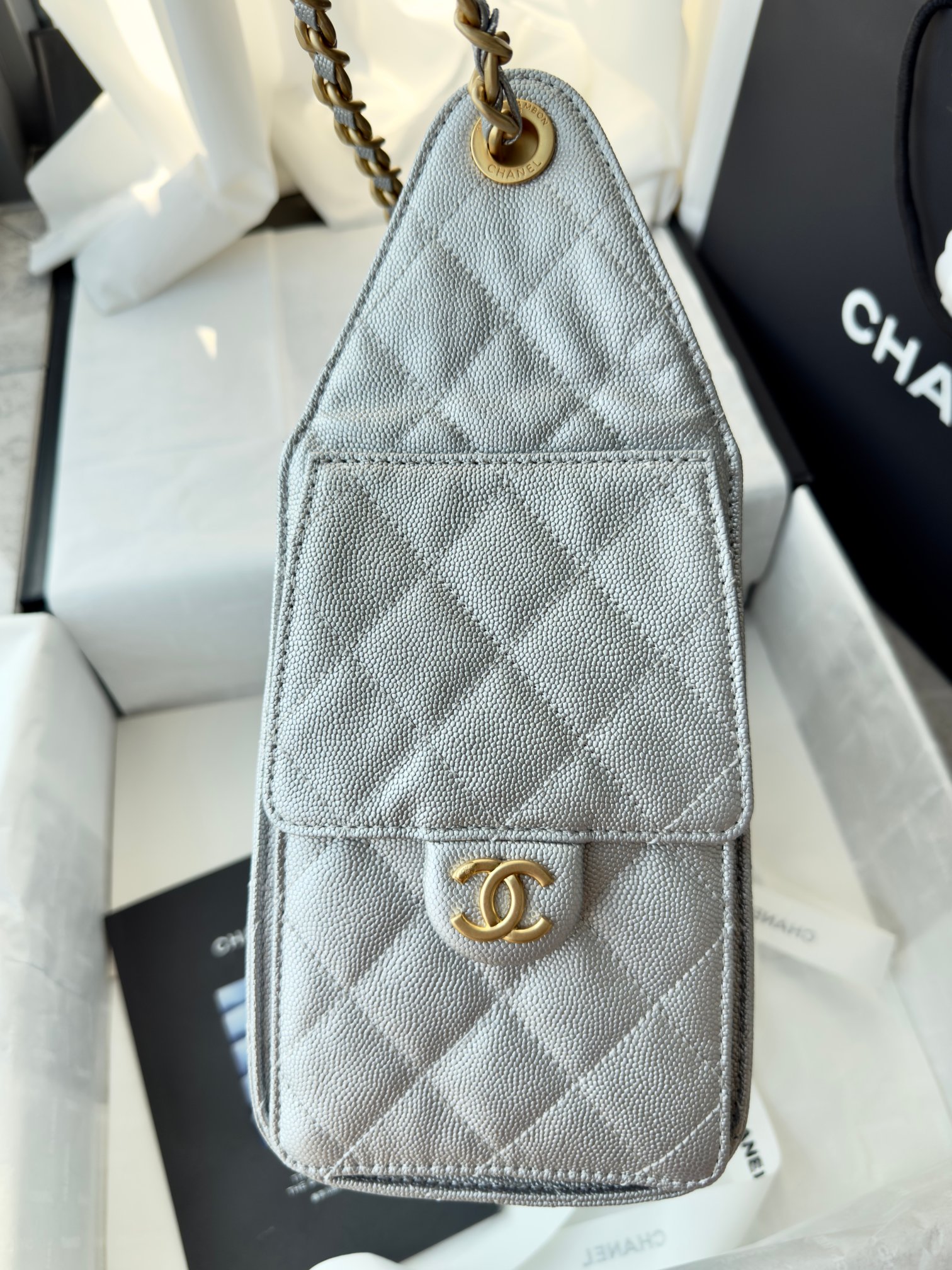 Chanel-25C Caviar Leather Hobo Bag -sliver