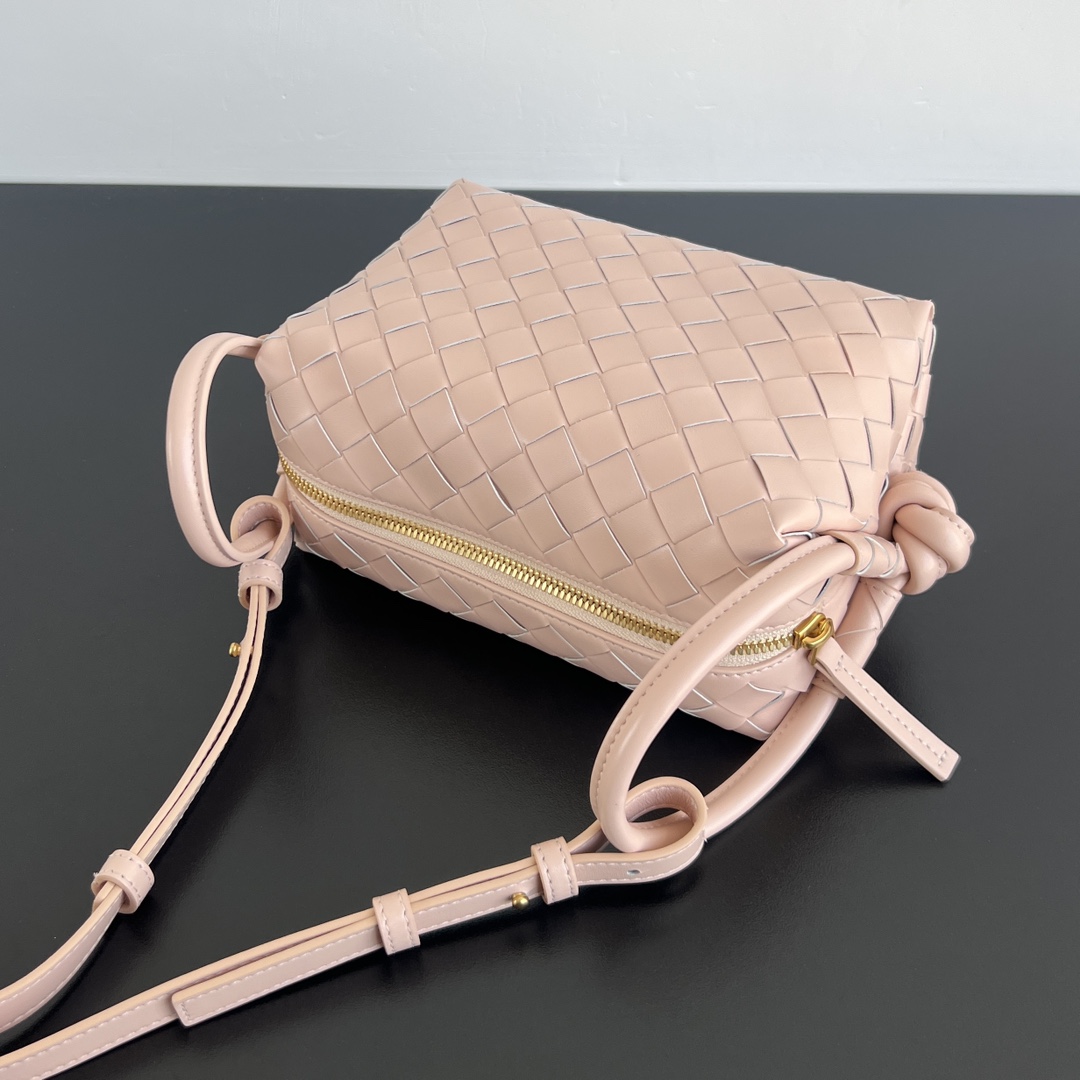 Bottega Veneta New Classic Loop Bag