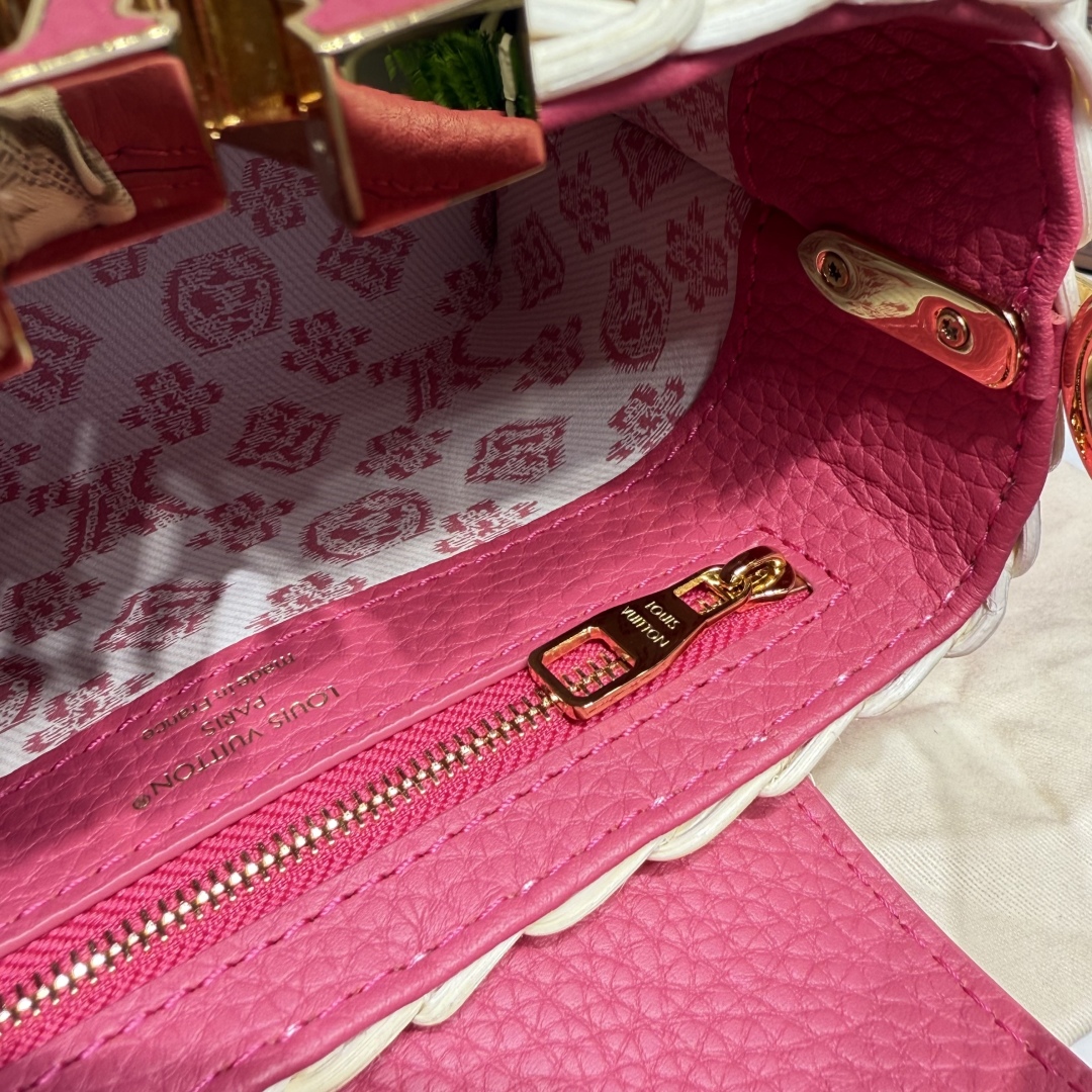 LV M26005 Capucines Mini