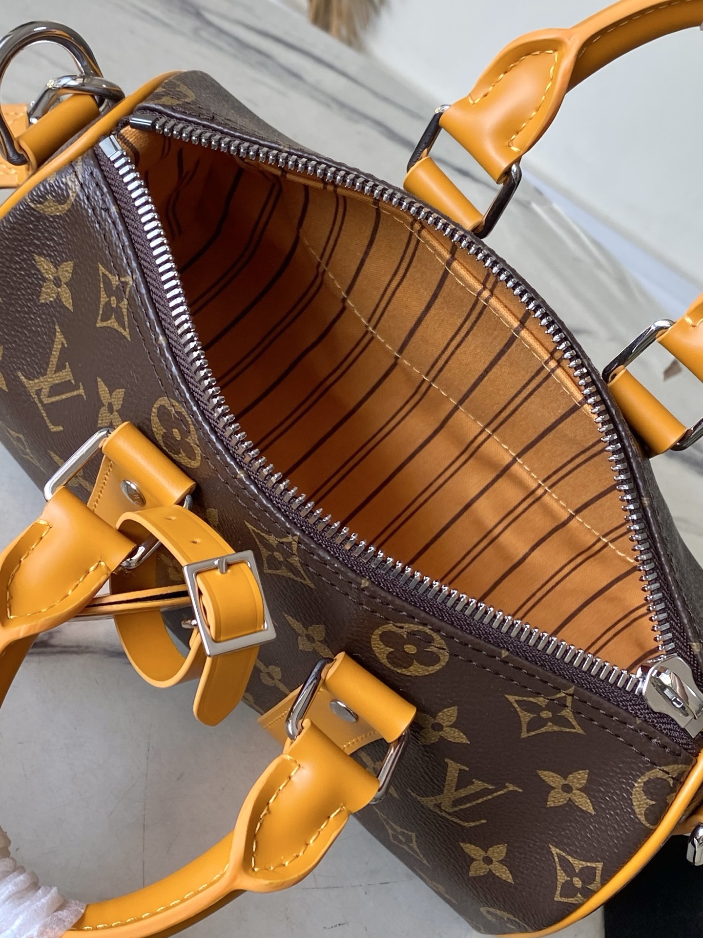 Louis Vuitton M12733 Keepall Bandoulière 25