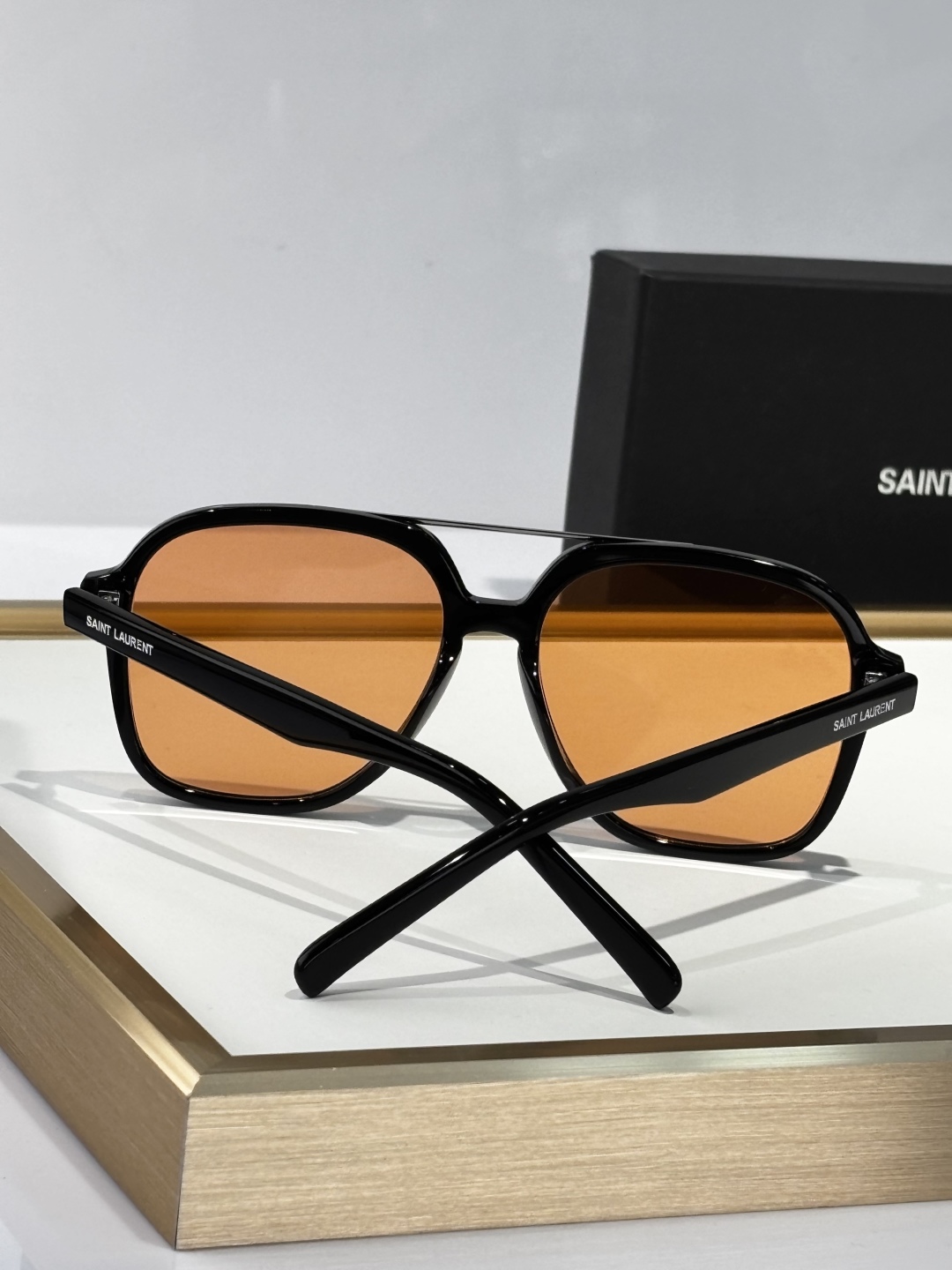 SAINT LAURENT – Model SL545