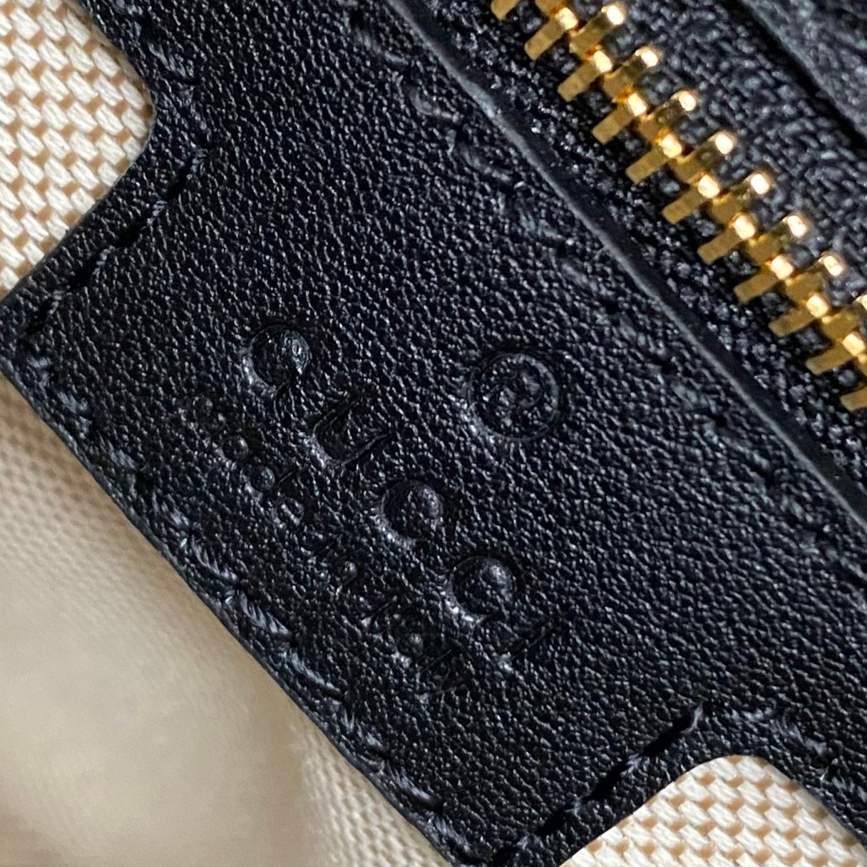 Gucci Blondie medium top handle bag