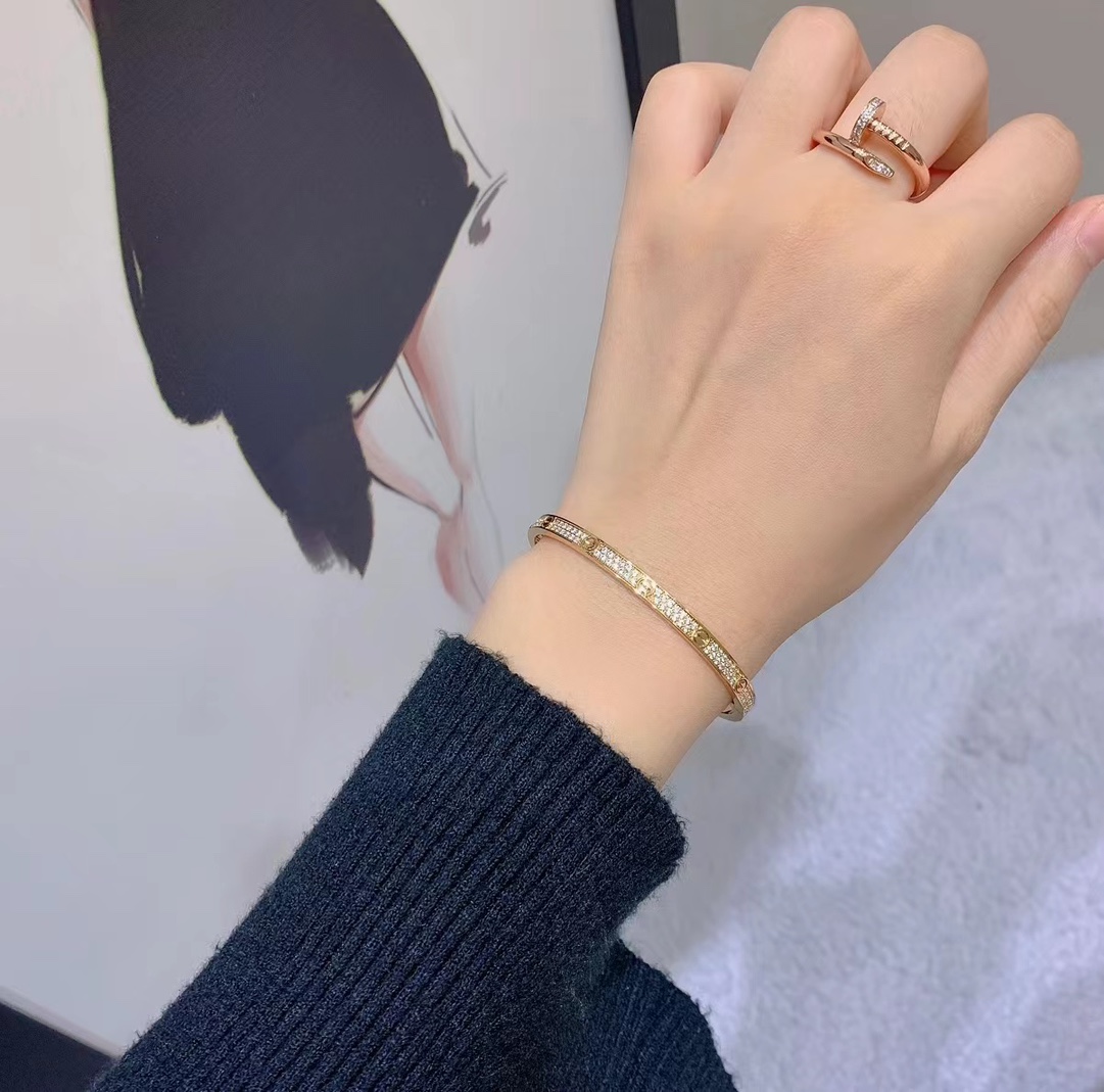 C@rtier Juste un Clou nail ring