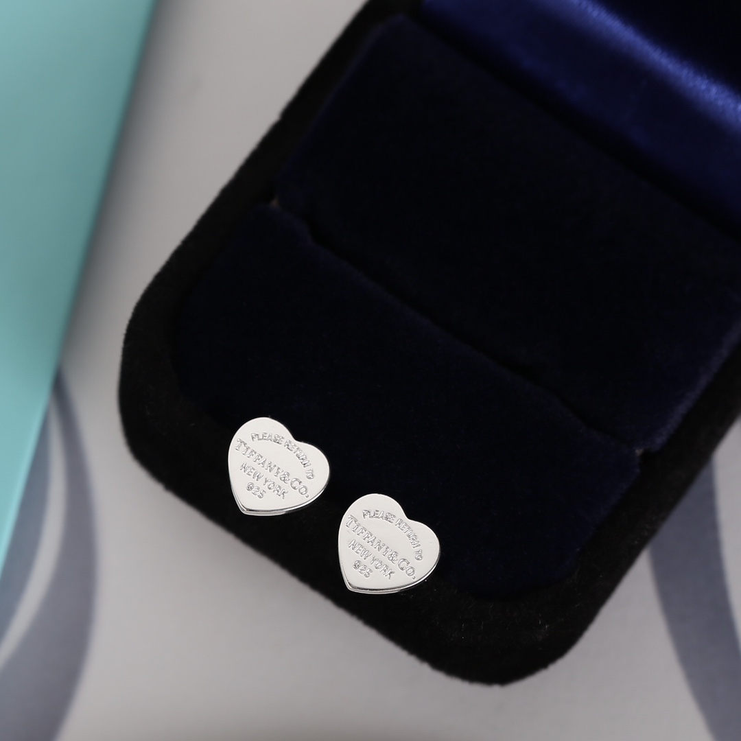 Tiff@ny Stud earrings-white