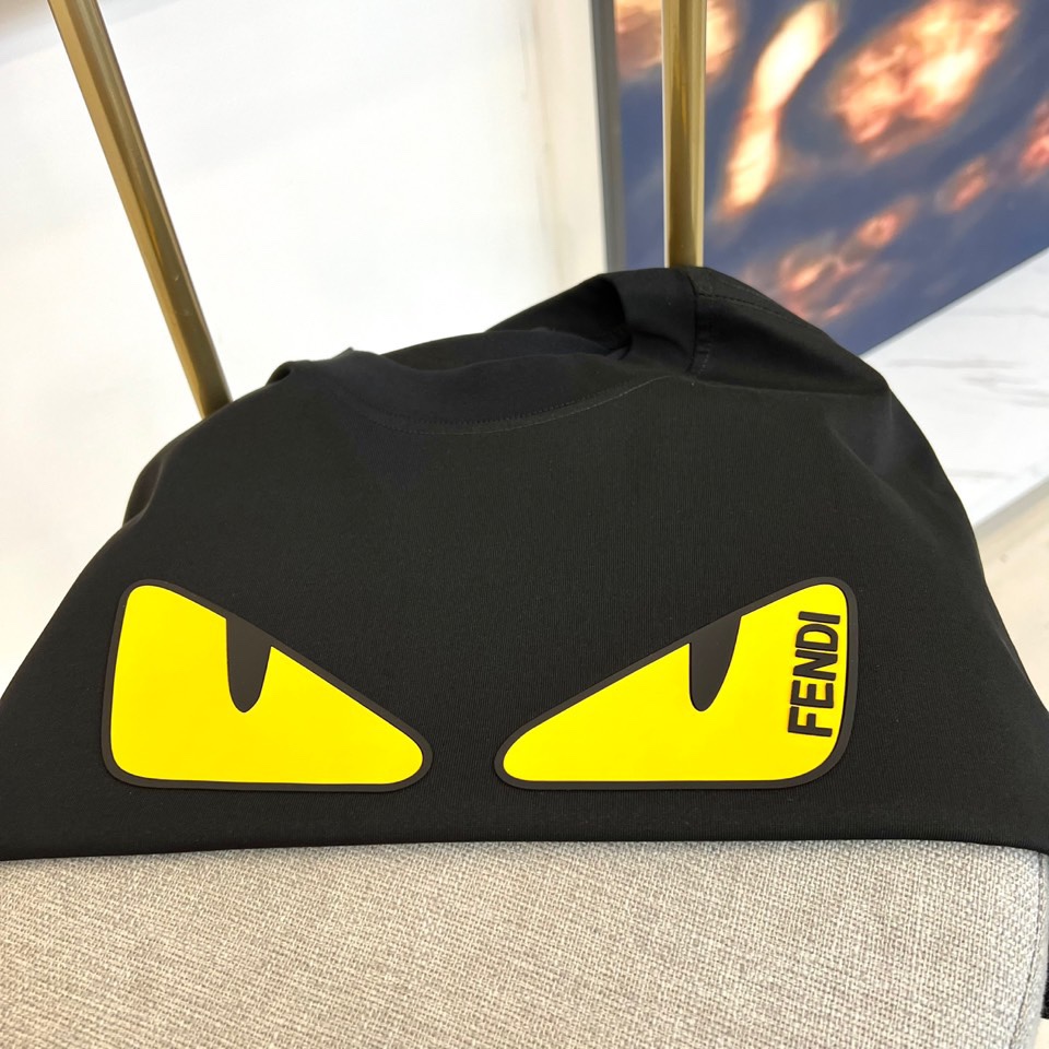 FENDI Men’s Classic Logo Tee