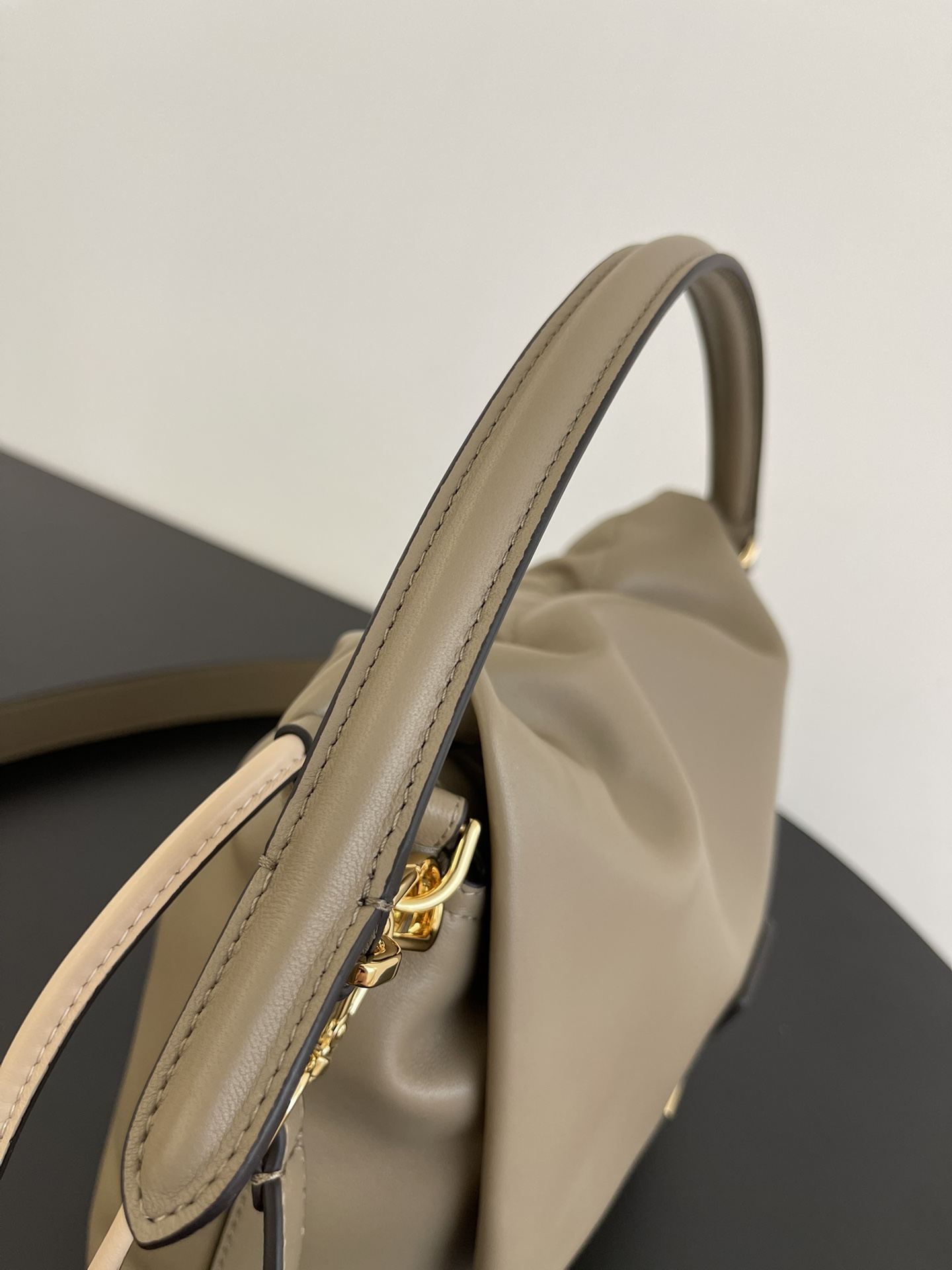 Fendi-Mamma Baguette - Dove Grey