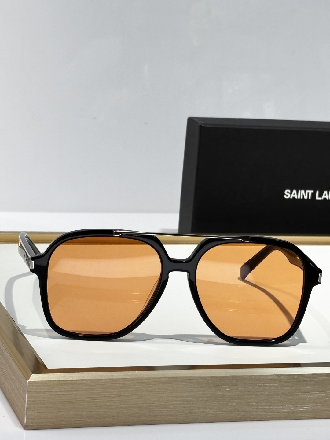 SAINT LAURENT – Model SL545