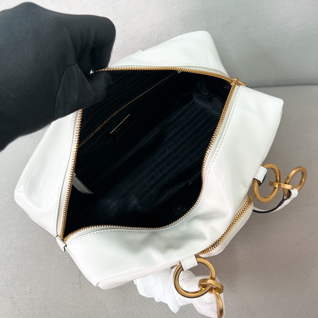 Prada-2025 Oil-Wax Leather Dangel Bag 1BB138-White