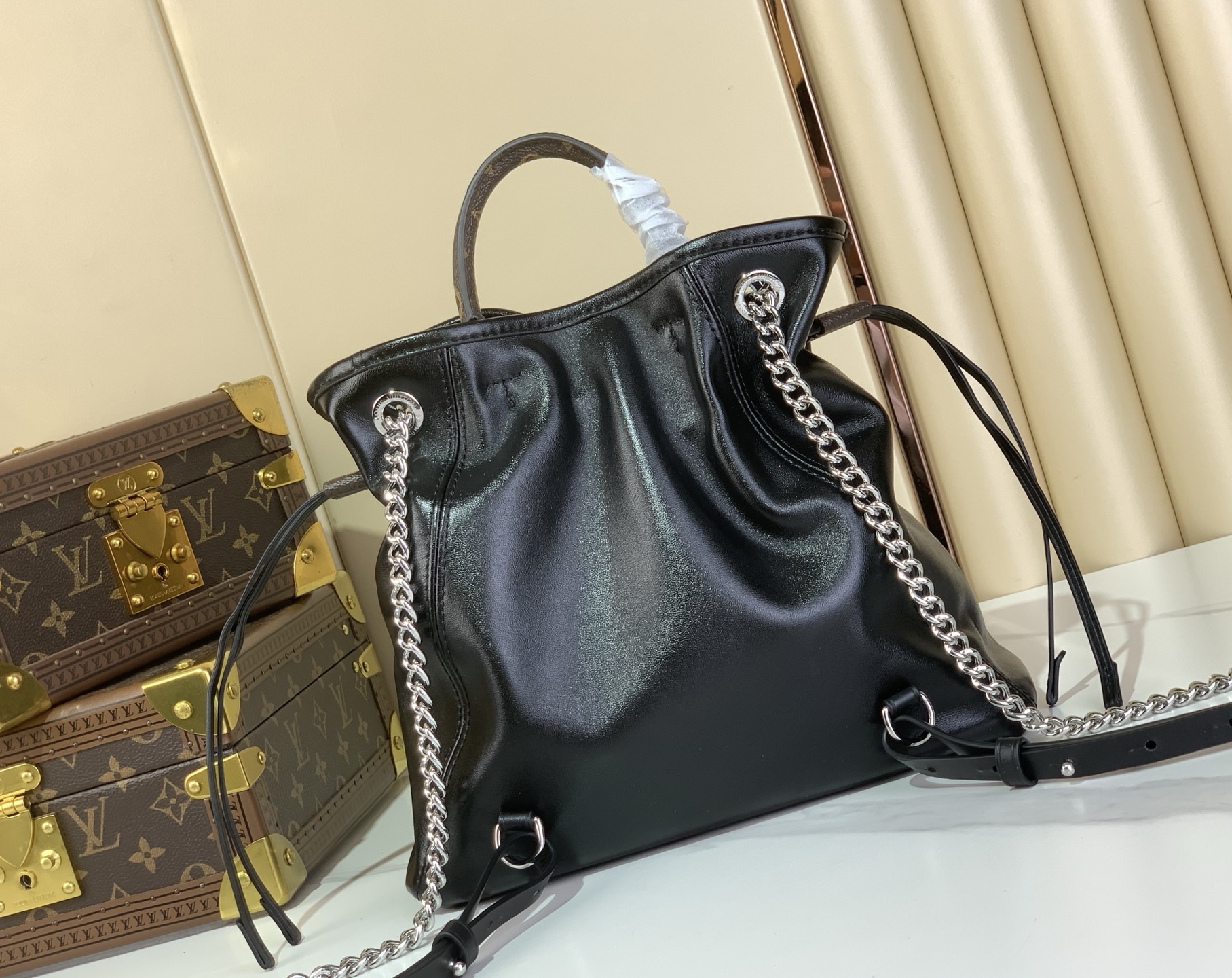 LV M25522 Off Duty Backpack Vibe