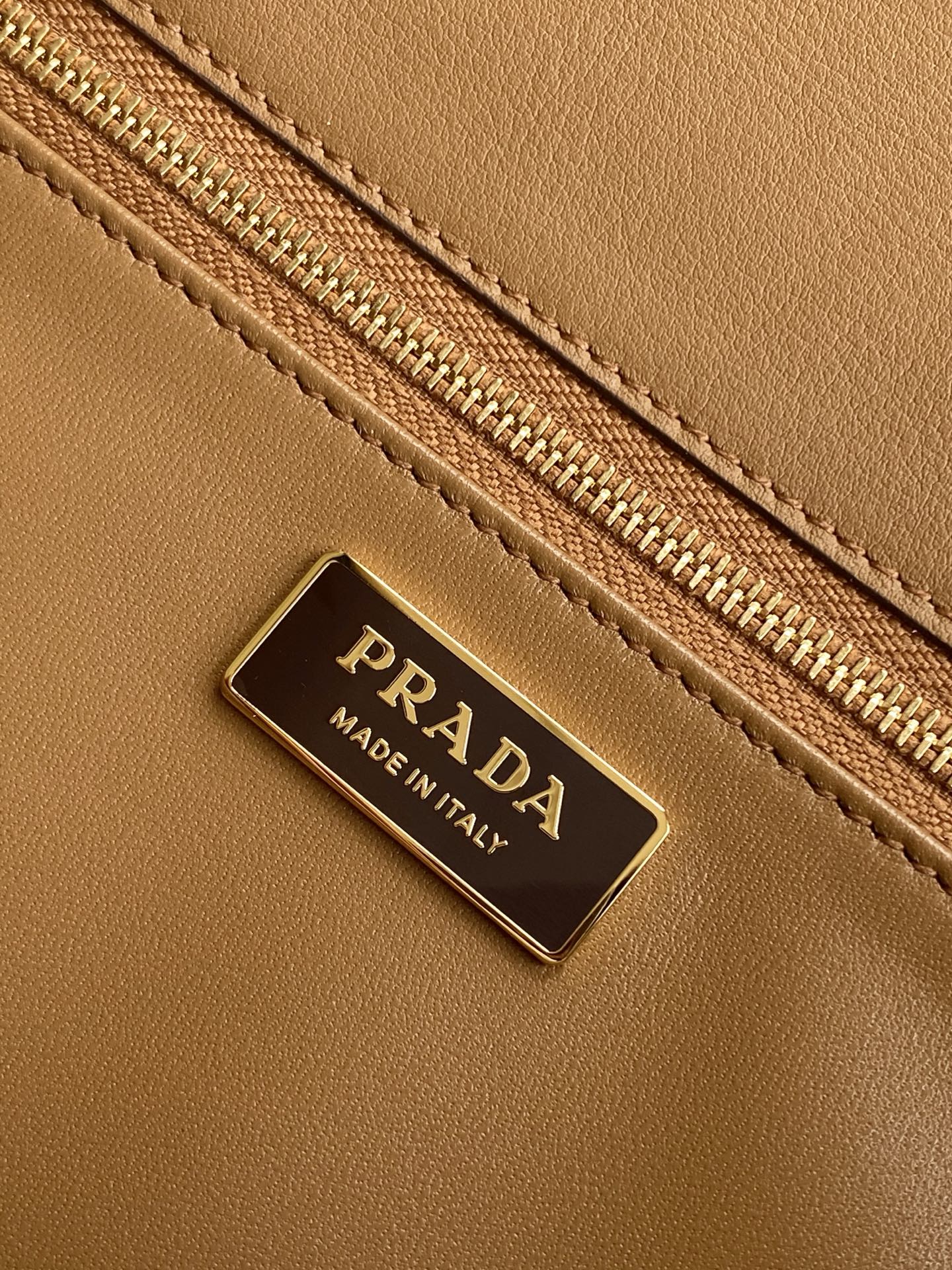 Prada-Soft Grain Calfskin | Model: 1BN023