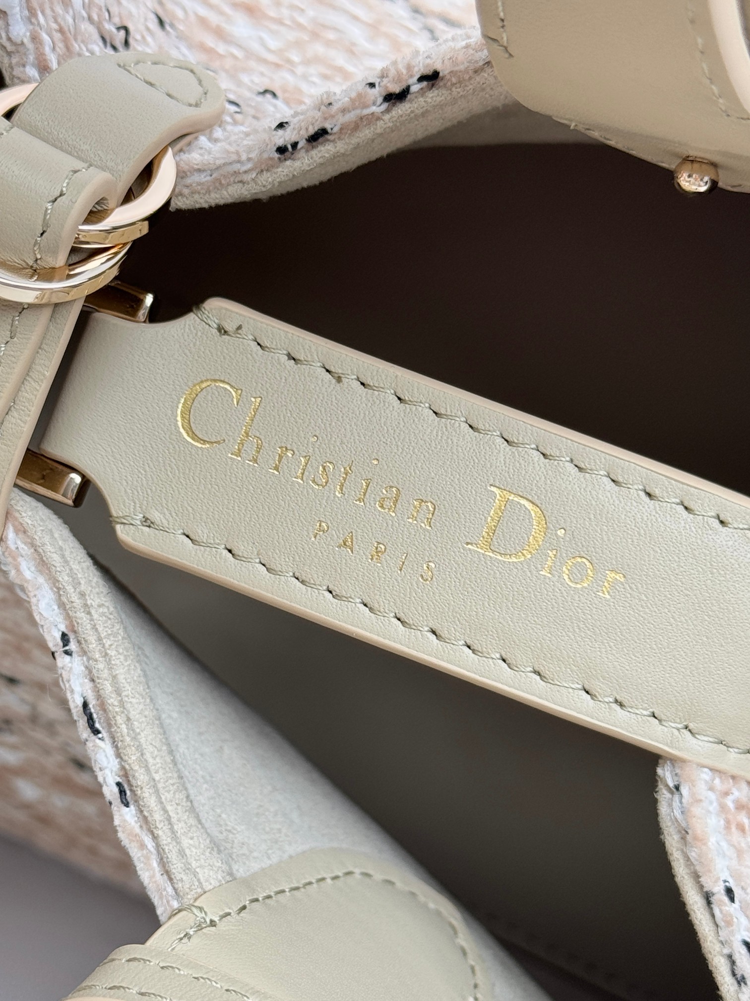 𝐃𝐢𝐨𝐫-𝐓𝐨𝐮𝐣𝐨𝐮𝐫𝐬