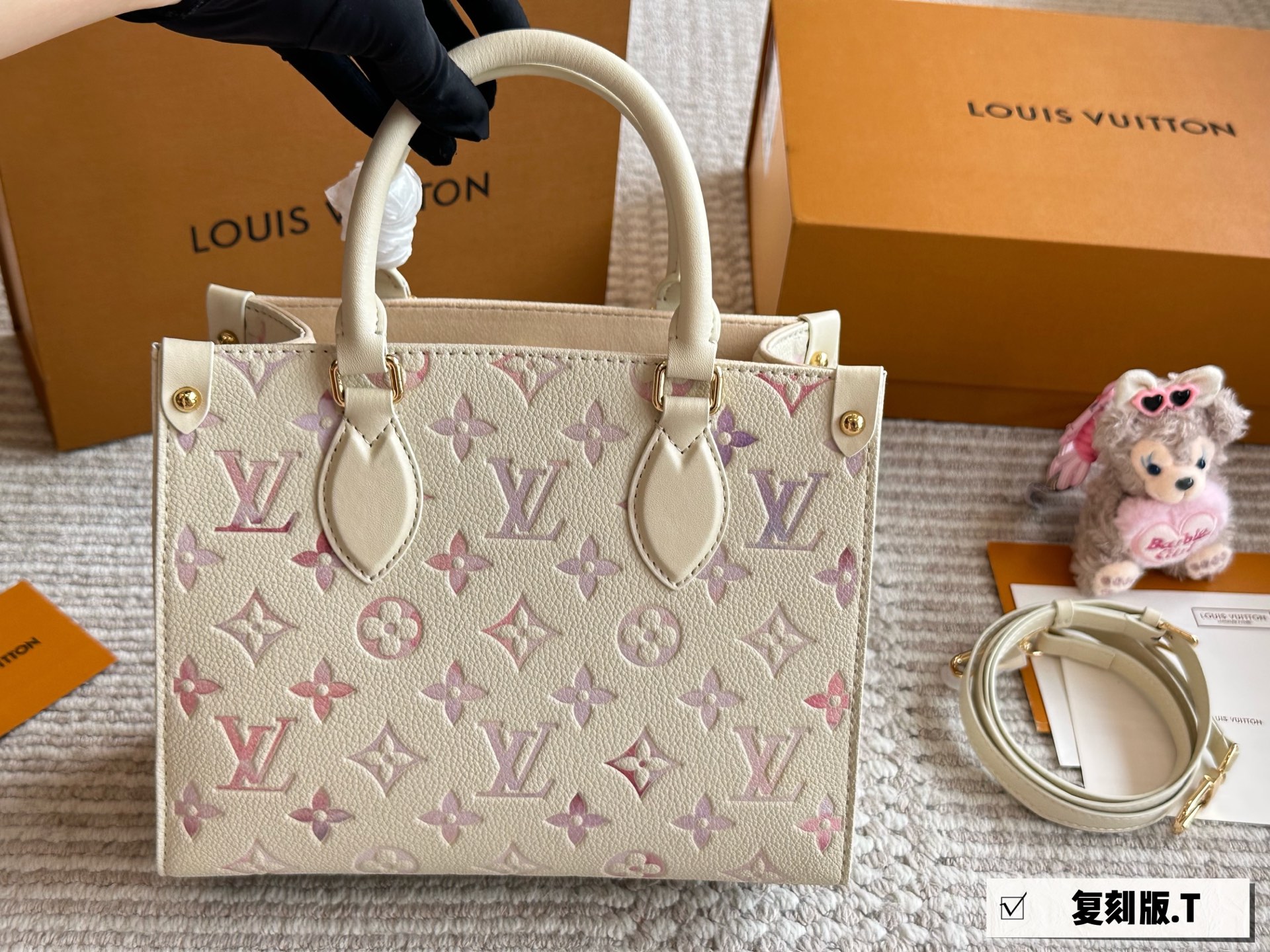 LV M25770 OnTheGo PM