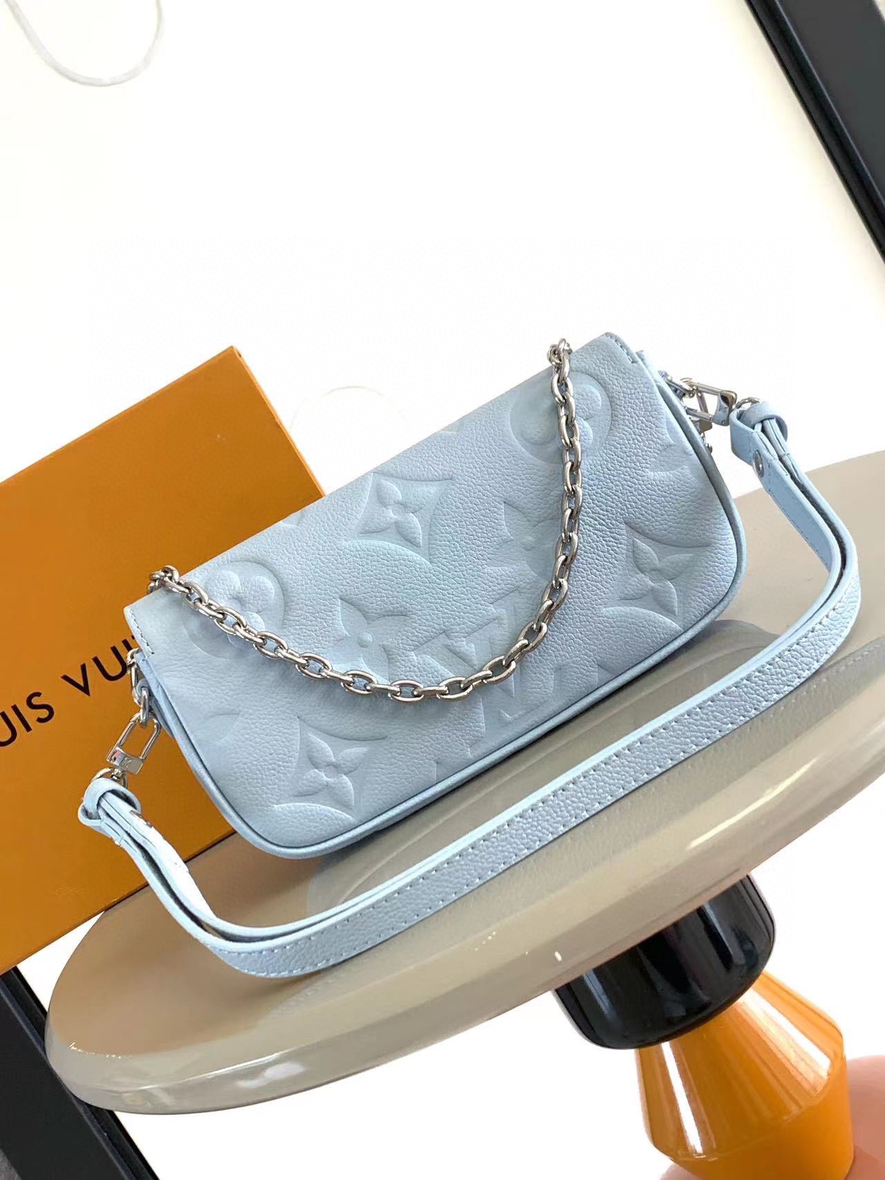 LV M82210 M81911 Wallet on Chain Ivy