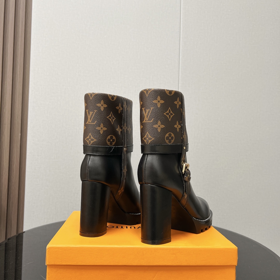 LV- pointy ankle boots with chunky heels-black