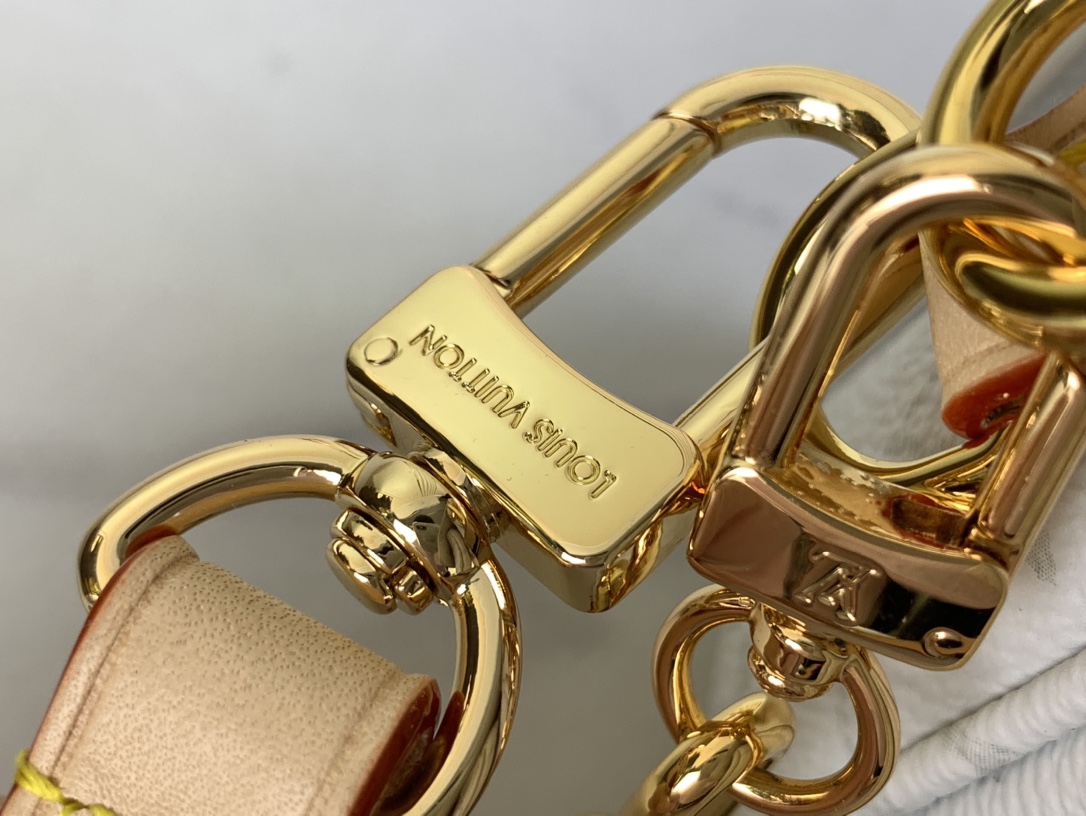 M14231 New LV x TM Pochette Métis East West