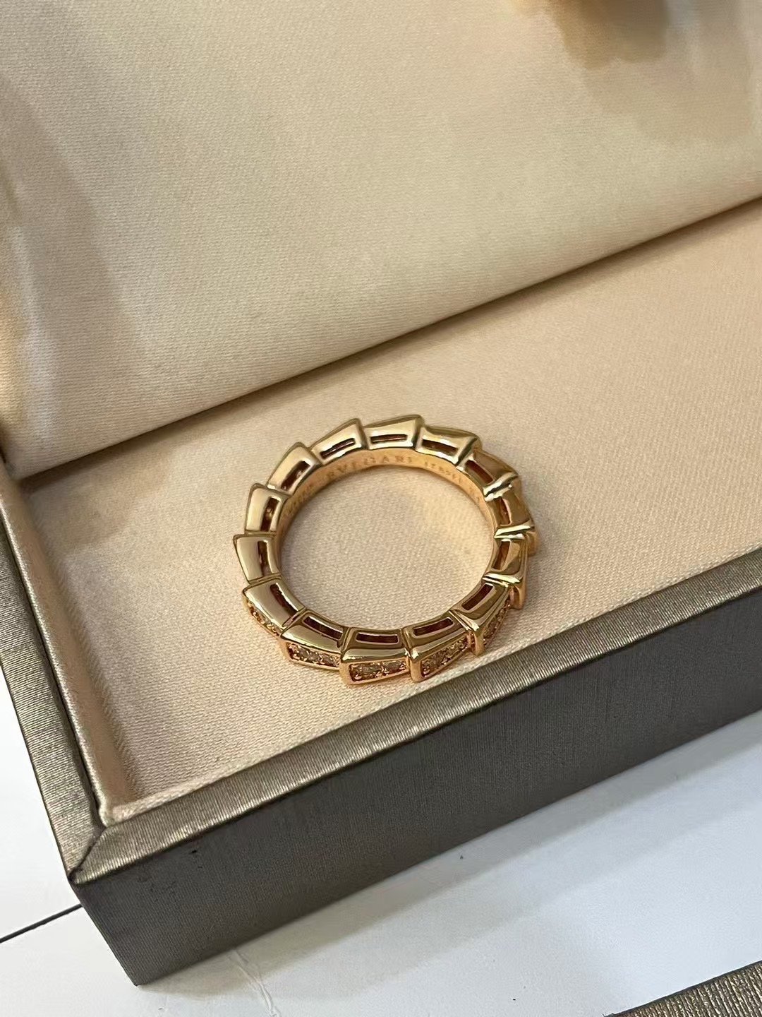 Bvlgari DIVAS’ DREAM Serpentine Bone Set