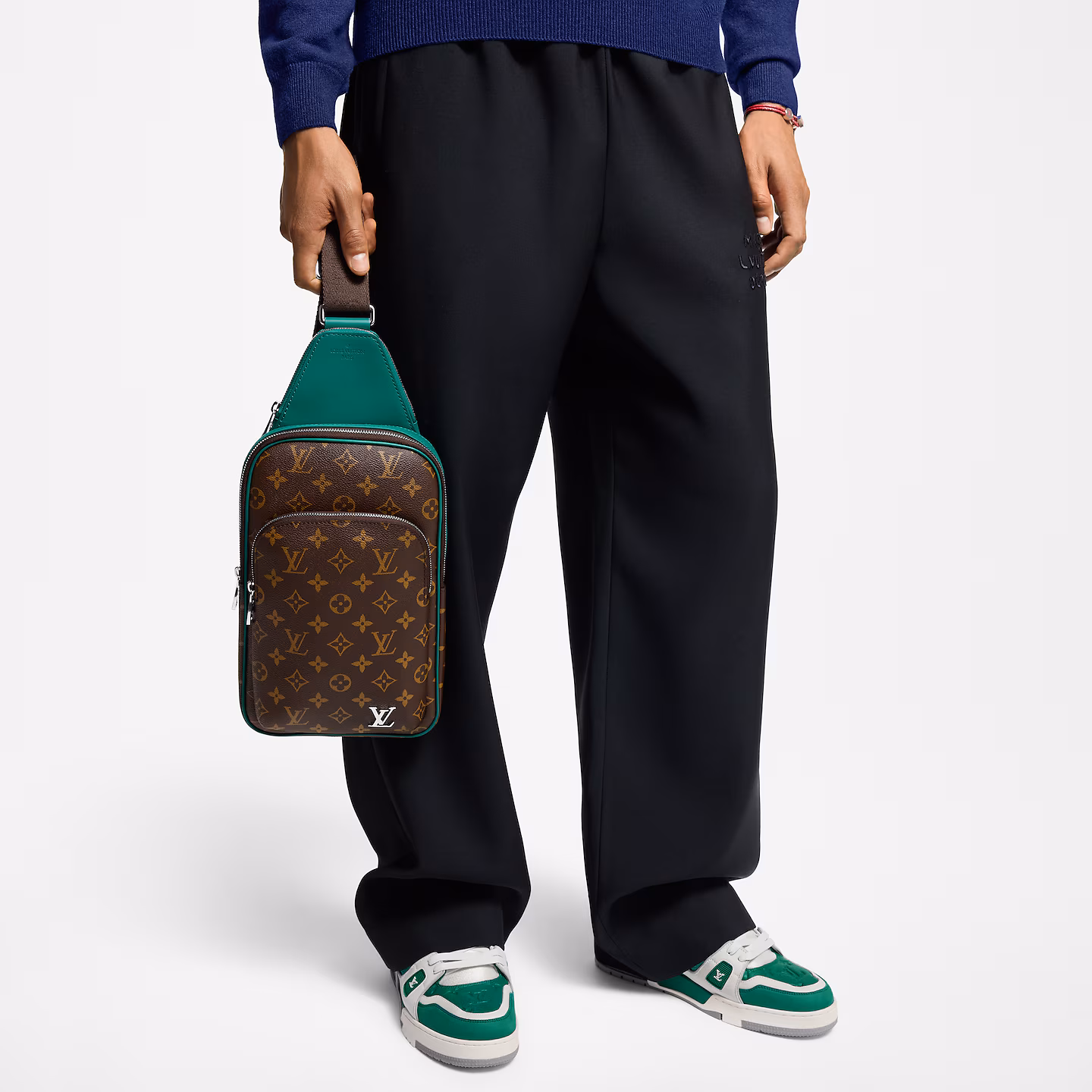 LV-M12734 Avenue Slingbag