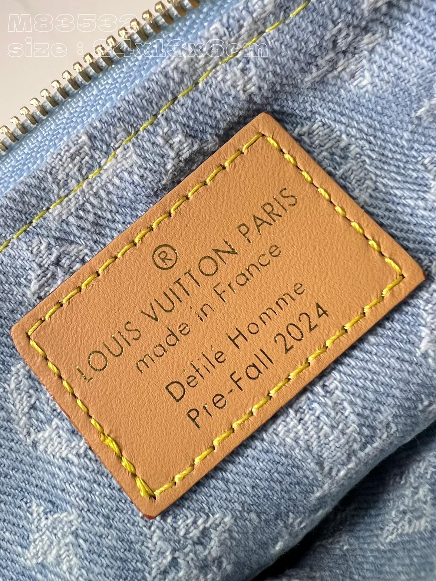 Louis Vuitton M83532 Liv Pochette Sky Blue