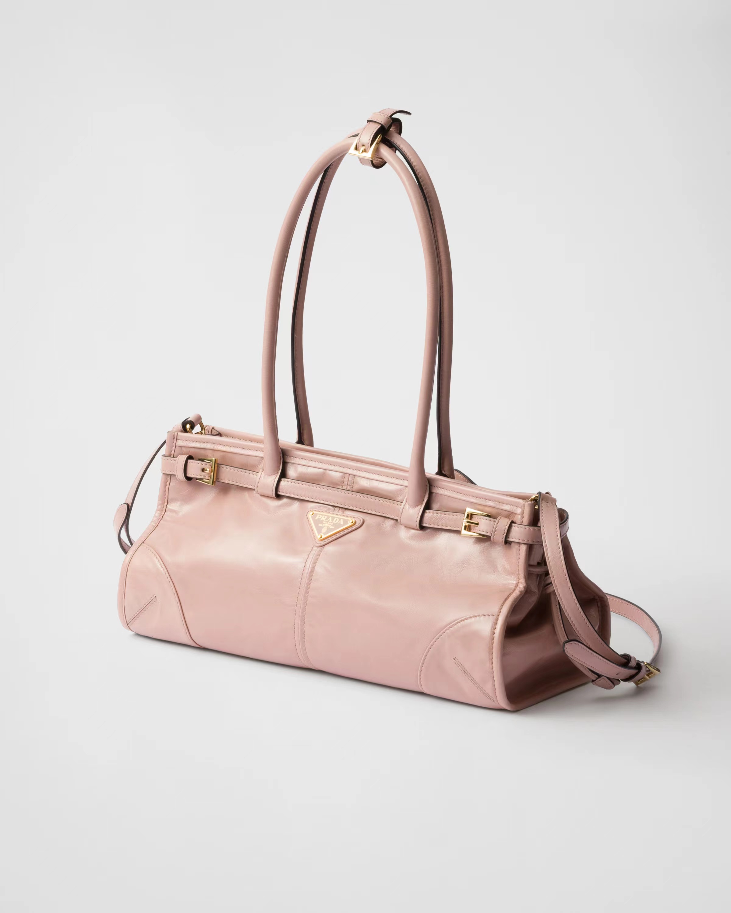 Medium leather handbag