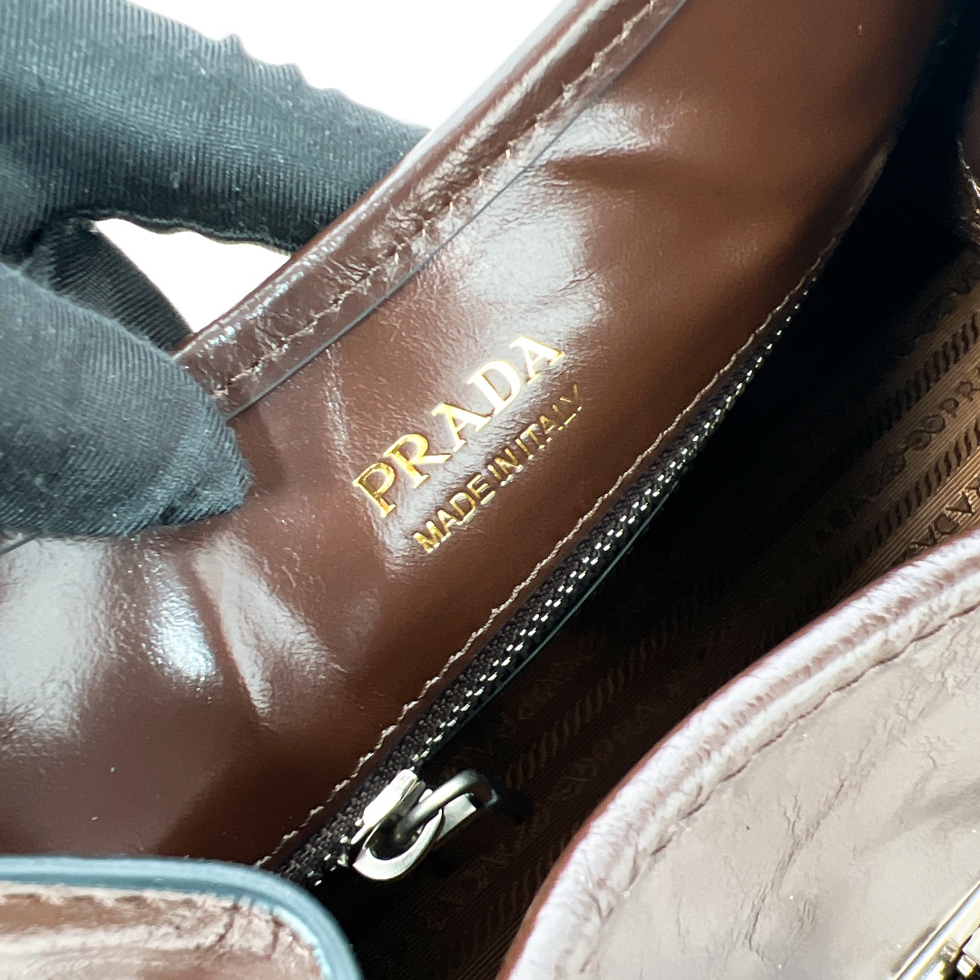 Prada- 2025 Oil-Wax Leather Signature Bag 1BG563 -Brown