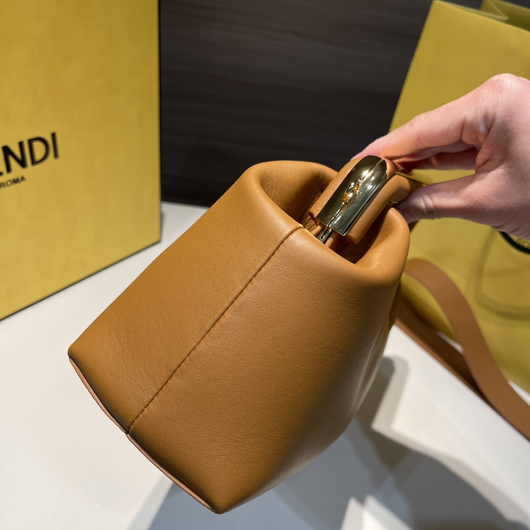 FENDI-FIRST Medium Handbag Brown Leather