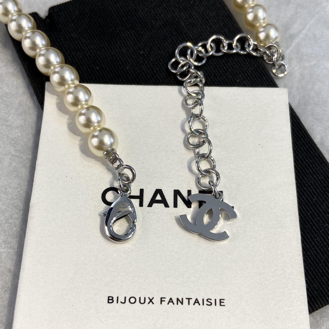 ChaneL Heart Necklace