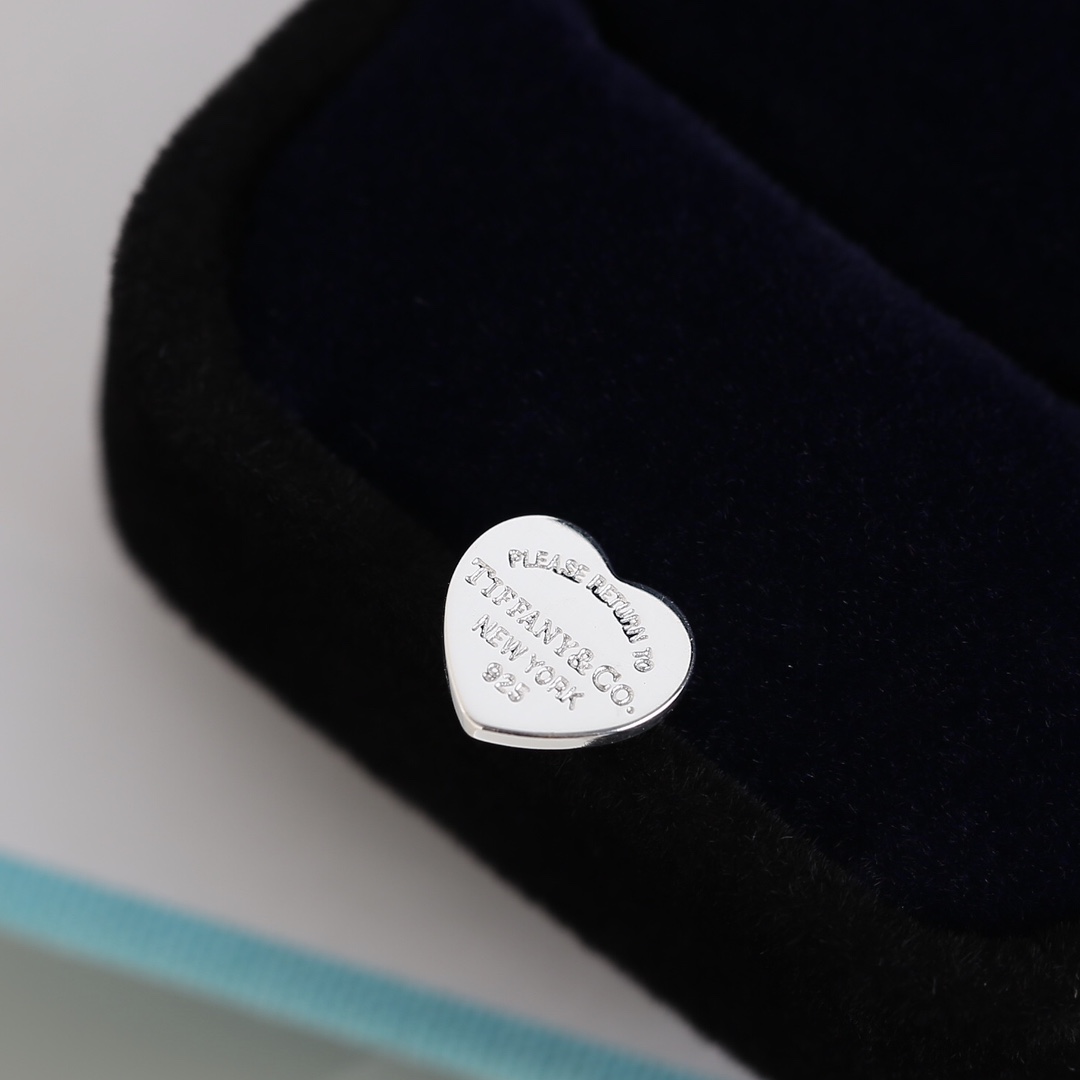 Tiff@ny Stud earrings-white