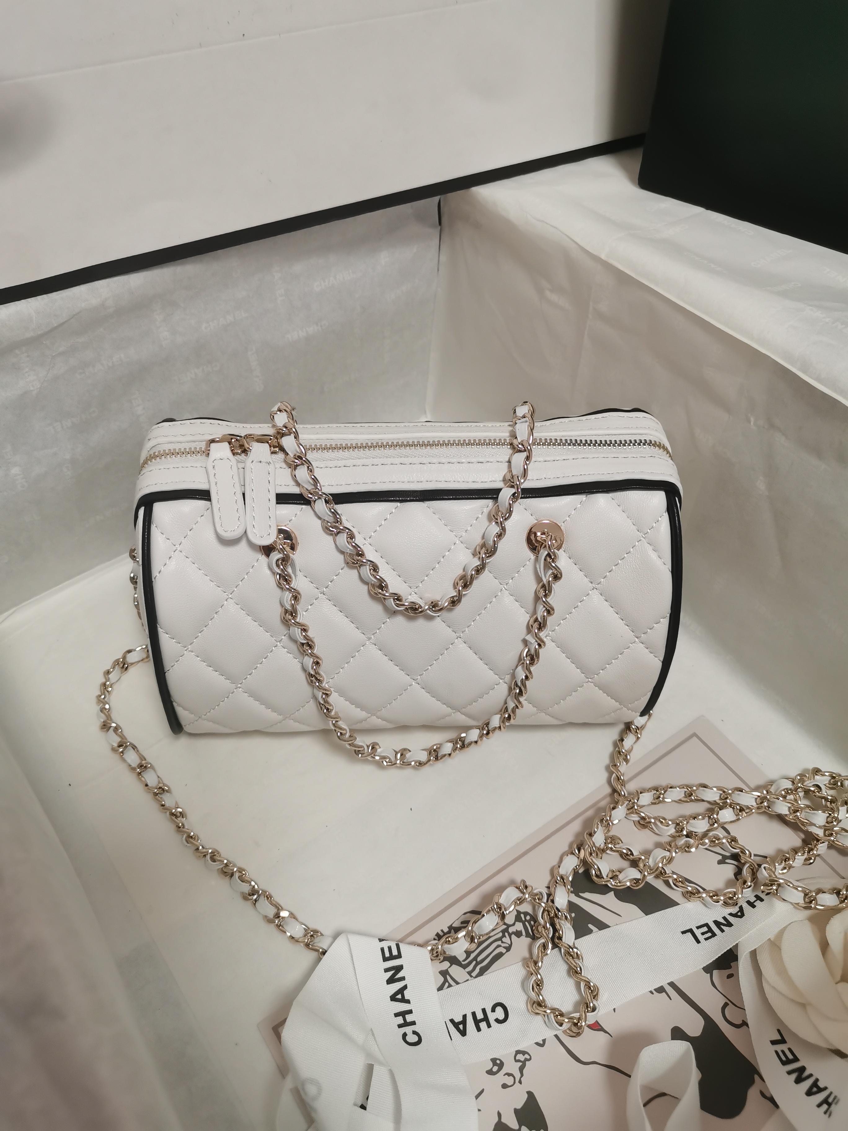 Chanel Classic WhiteChanel Classic White Quilted Bag